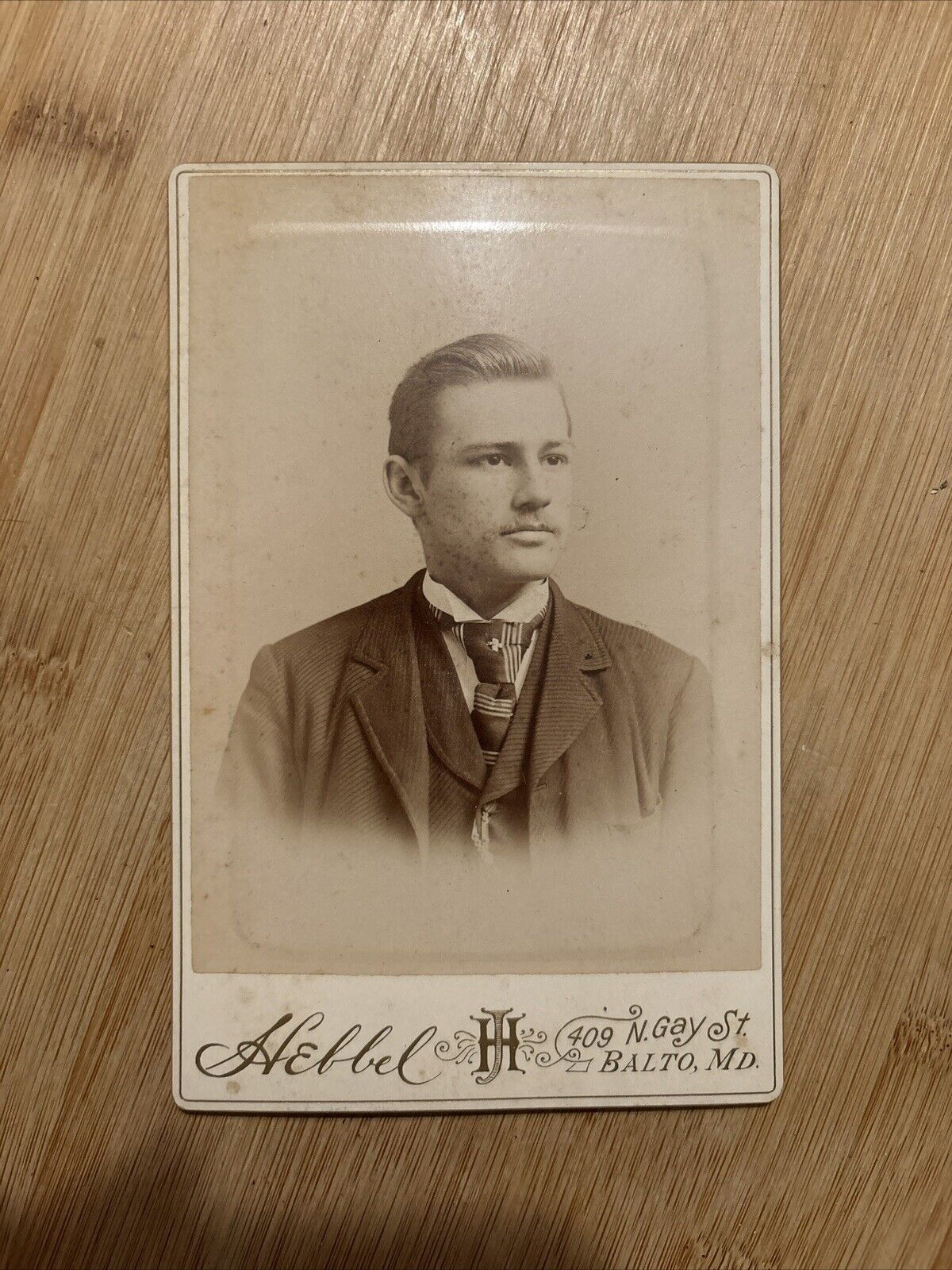 CIRCA 1890\'S CABINET CARD Handsome Young Man Wearing Suit Hebbel  Baltimore, MD