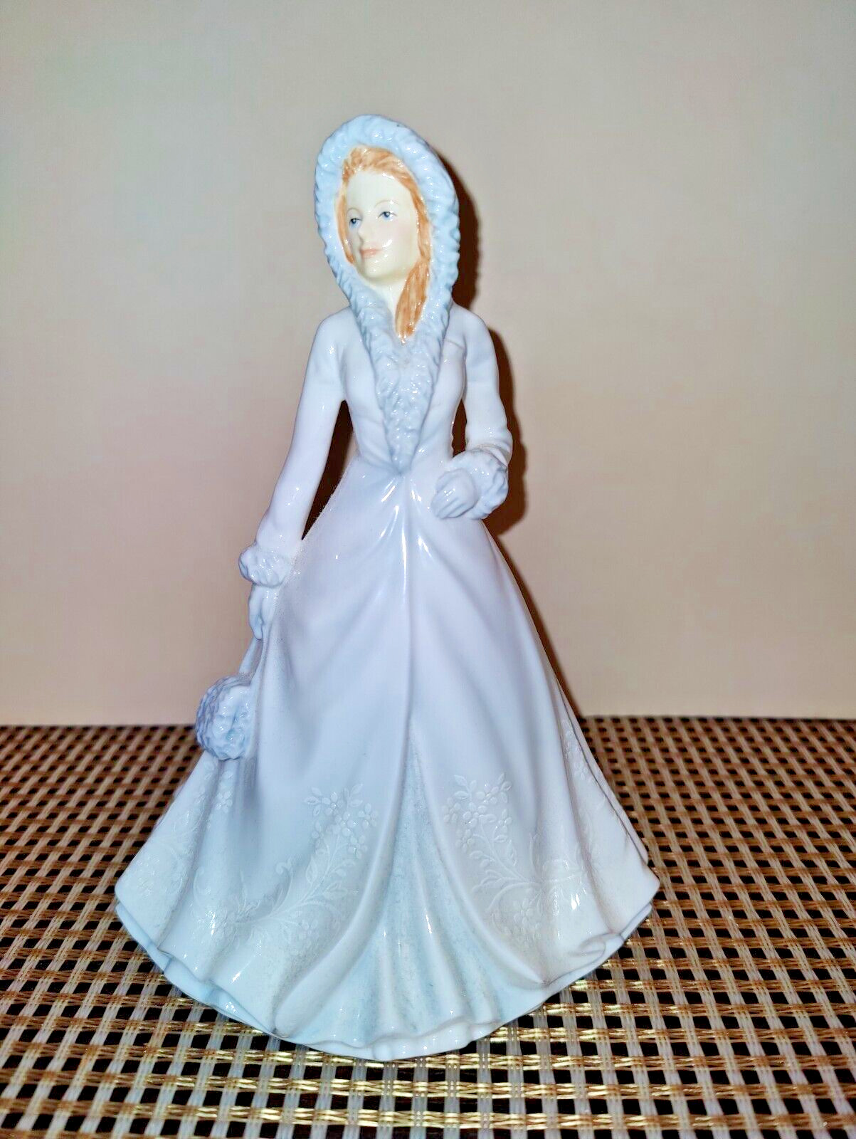 Royal Doulton Figurine Songs of Christmas White Christmas - Excellent Condition