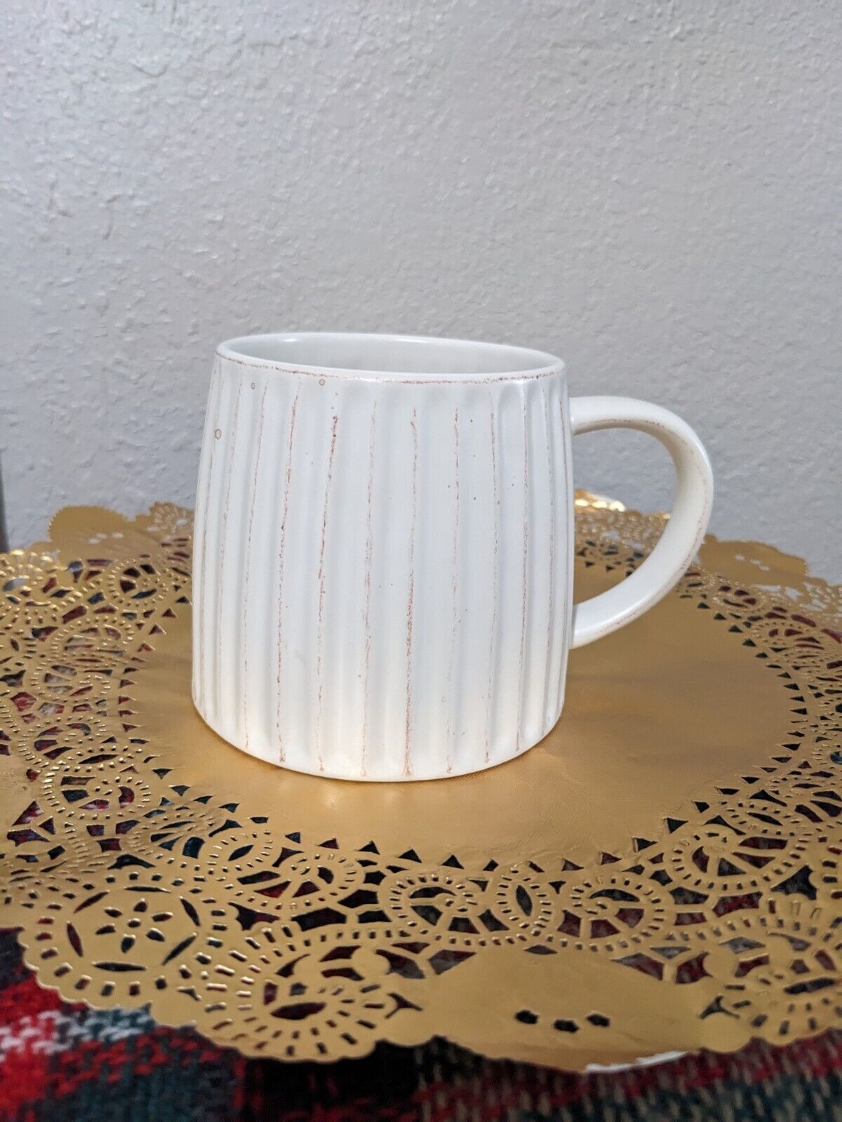 Starbucks 2013 Coffee Mug Ribbed Ivory with Red Faded Lines Matte Finish 16 Oz