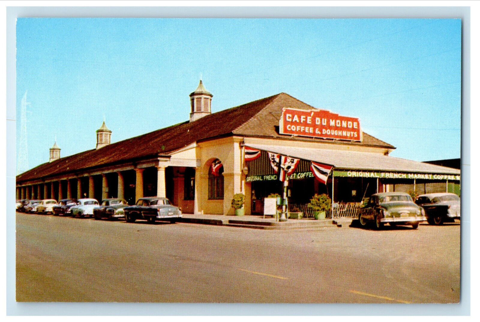 c1950s Entrance View of Cafe Du Monde, Coffee Stand in New Orleans LA Postcard