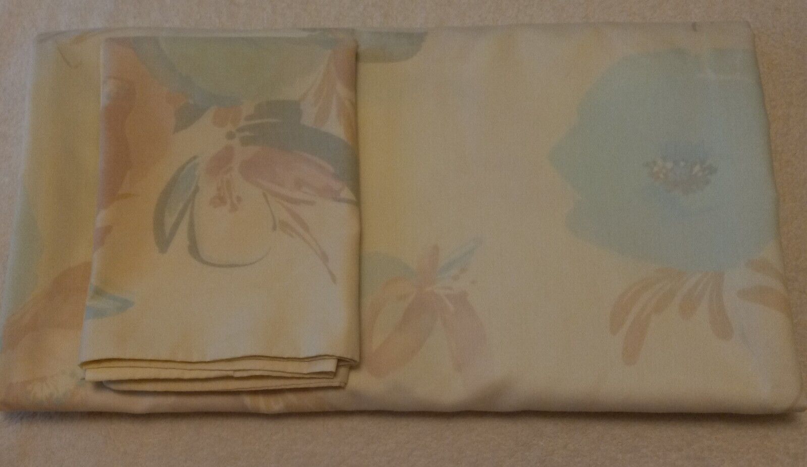 VINTAGE 1980\'S SPRINGMAID 2 FULL SIZE FLAT SHEETS WITH SET OF PILLOWCASES