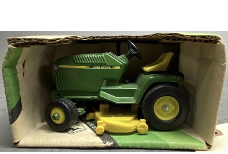 Vintage Ertl John Deere Lawn and Garden Tractor 1:16 die cast