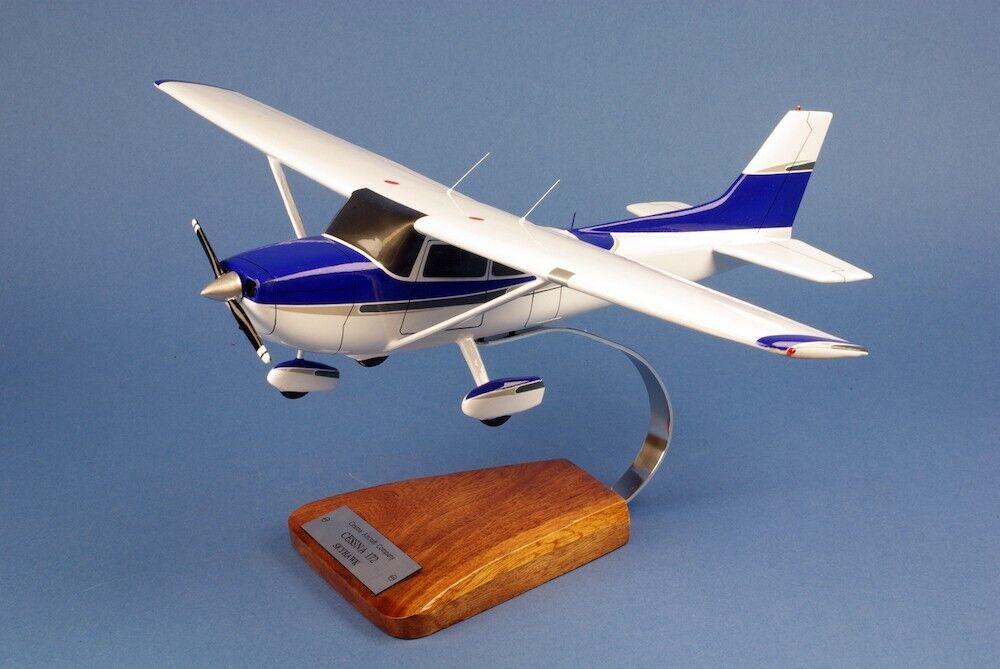 Cessna 172 Skyhawk Desk Top Display Private Wood Model Plane 1/24 AV Airplane