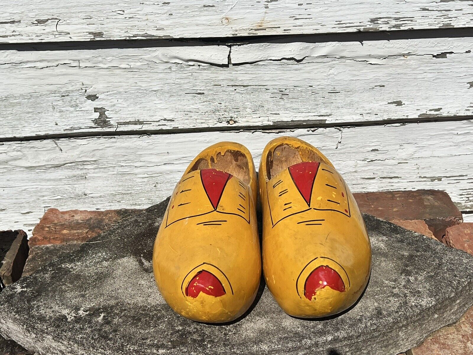 Large Men’s 10 1/2 Aarle Yellow Clogs, Practical, Wearing Or Decorative￼