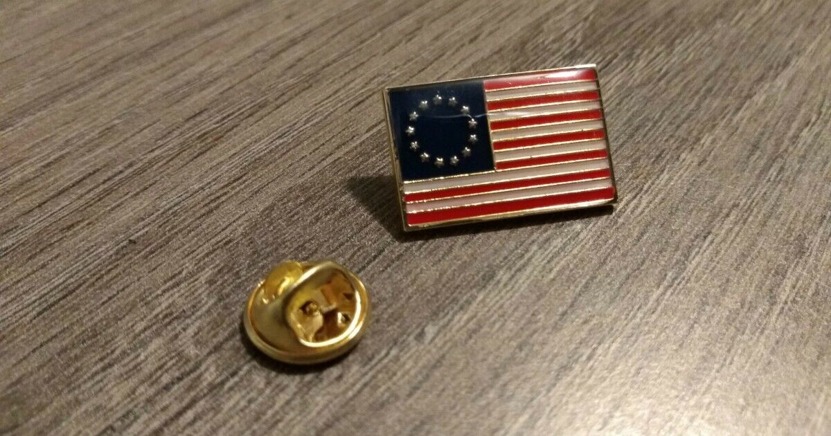 BETSY ROSS 1776 AMERICAN FLAG LAPEL PIN MADE IN USA Hat Tie Tack Badge Pinback 