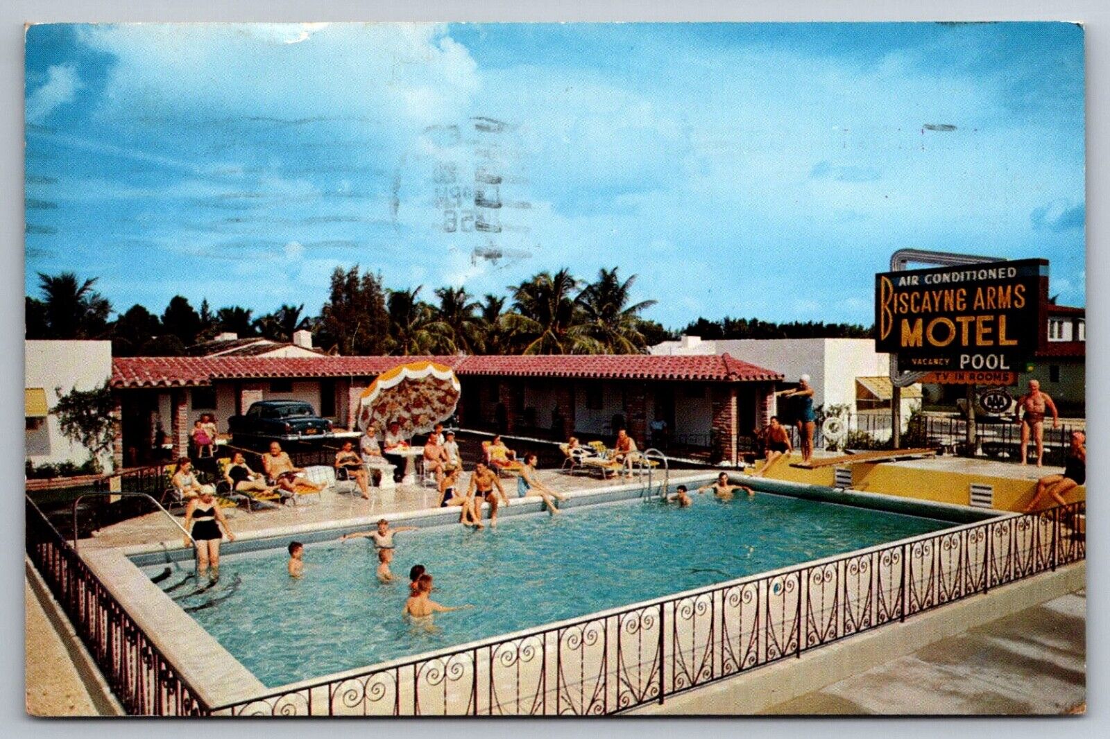 Postcard Miami FL Florida Biscayne Arms Motel 1950s Poolside Swimming Umbrella