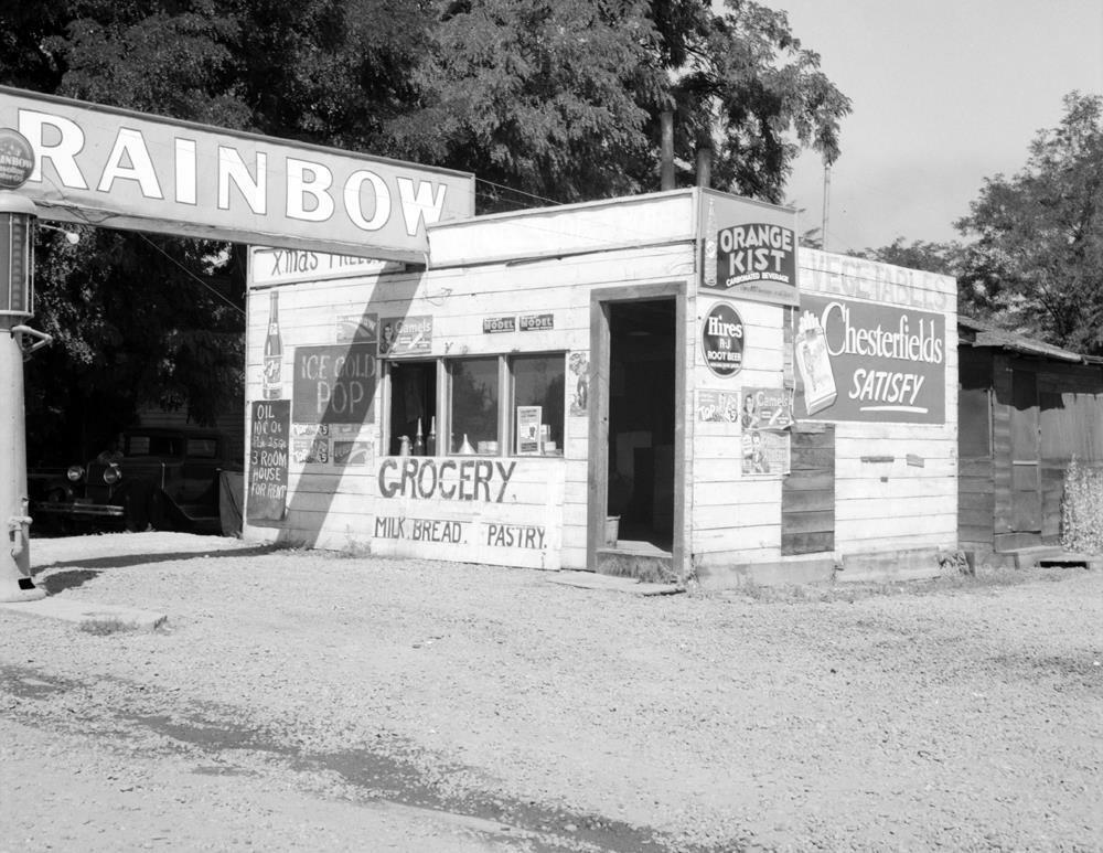 1939 Country Store/ Gas, Yakima, WA Old Photo 8.5\