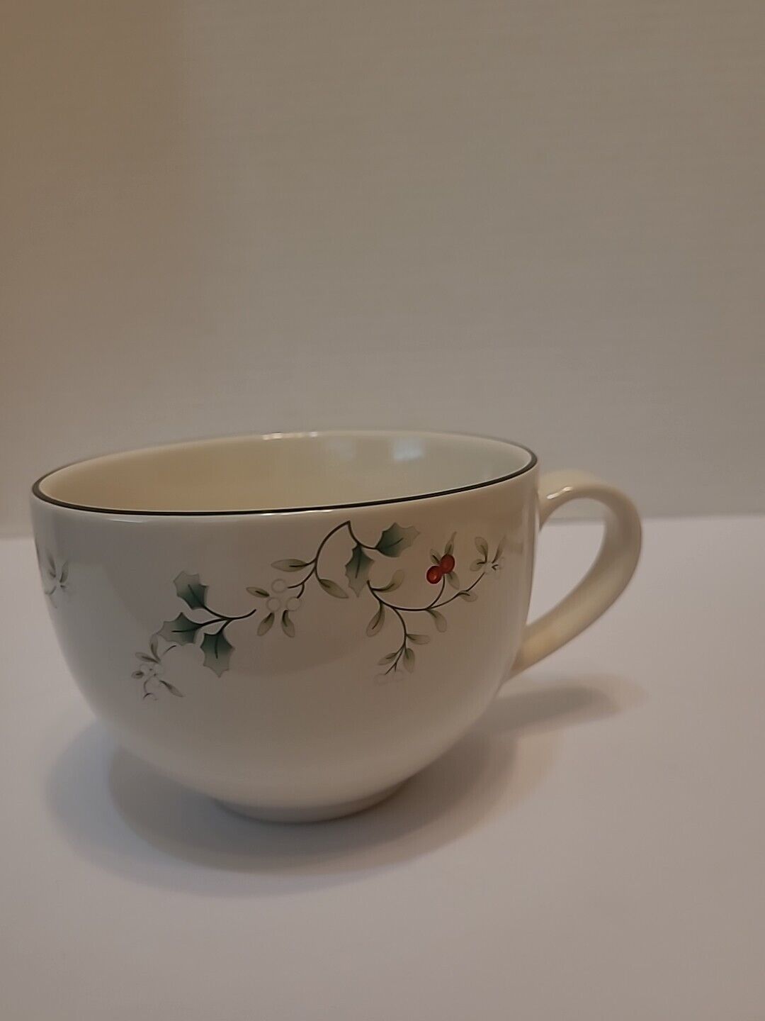 Pfaltzgraff Winterberry Cappuccino Mug Cup Dishwasher Microwave Safe Christmas