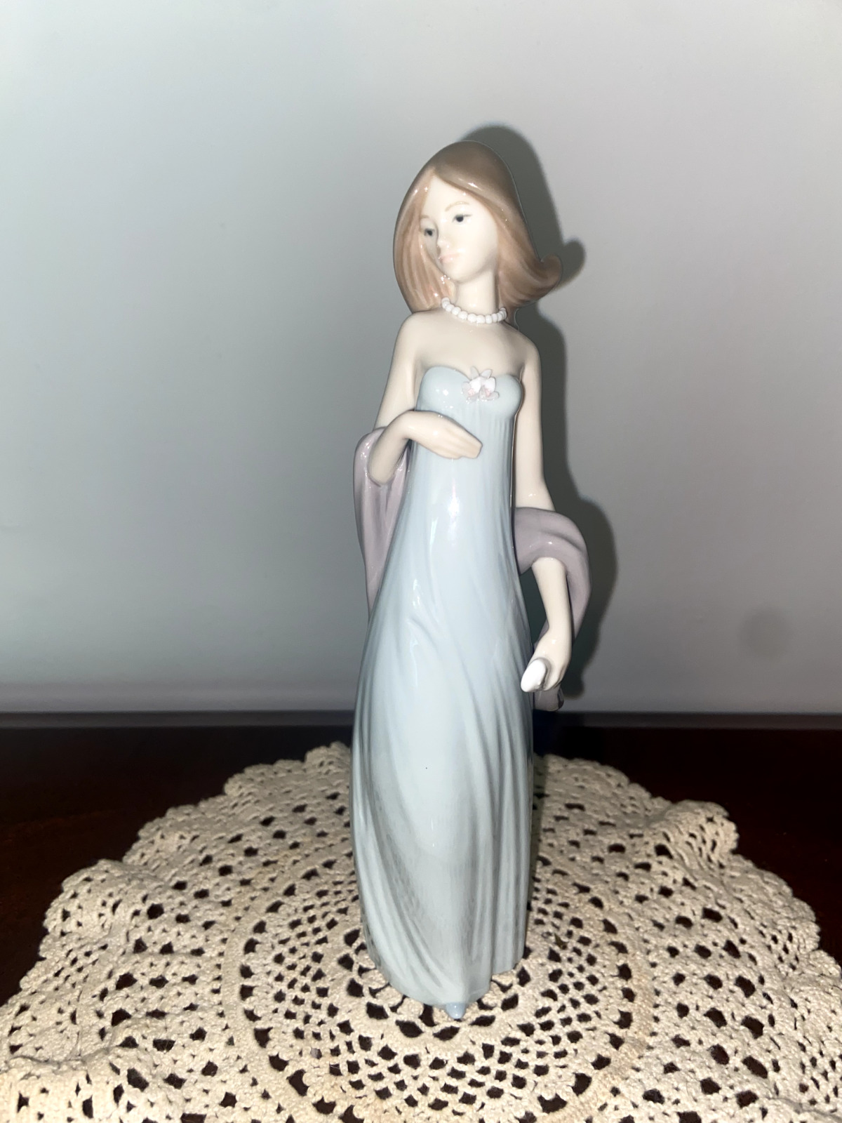 Lladro 5487 Ingenue Woman Evening Gown Pearls Porcelain Figurine 8\