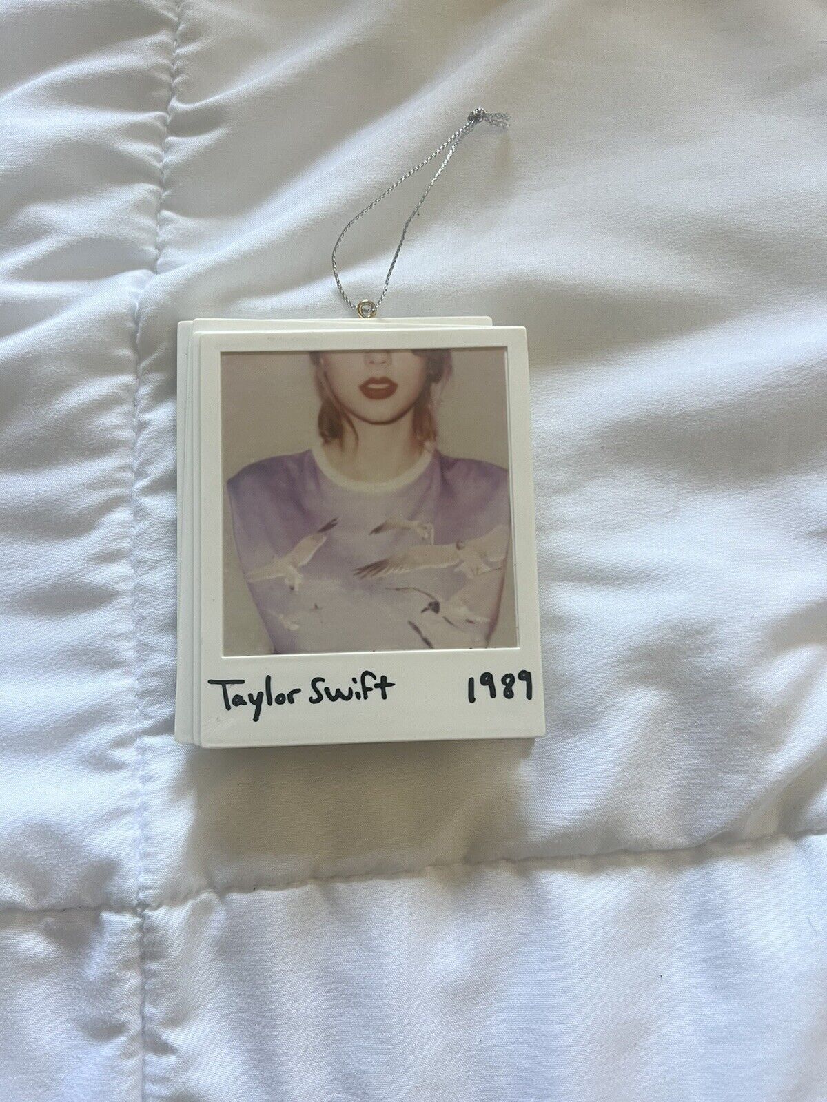 Taylor Swift Productions 1989 Vinyl Album Ornament Polaroid Classic Plays Music 