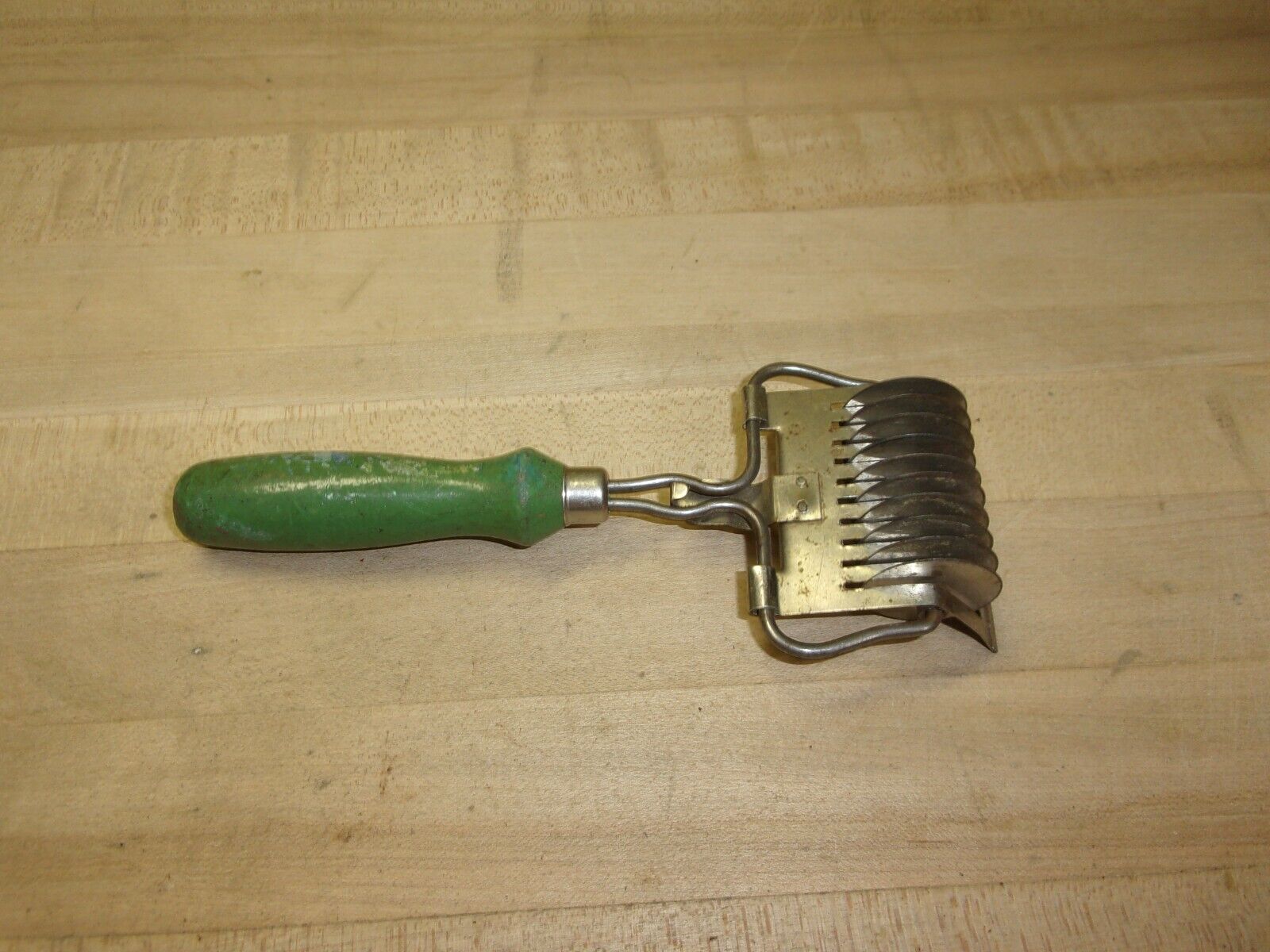 vtg acme rotary mincer pasta cutter wooden green handle mgm co. german 