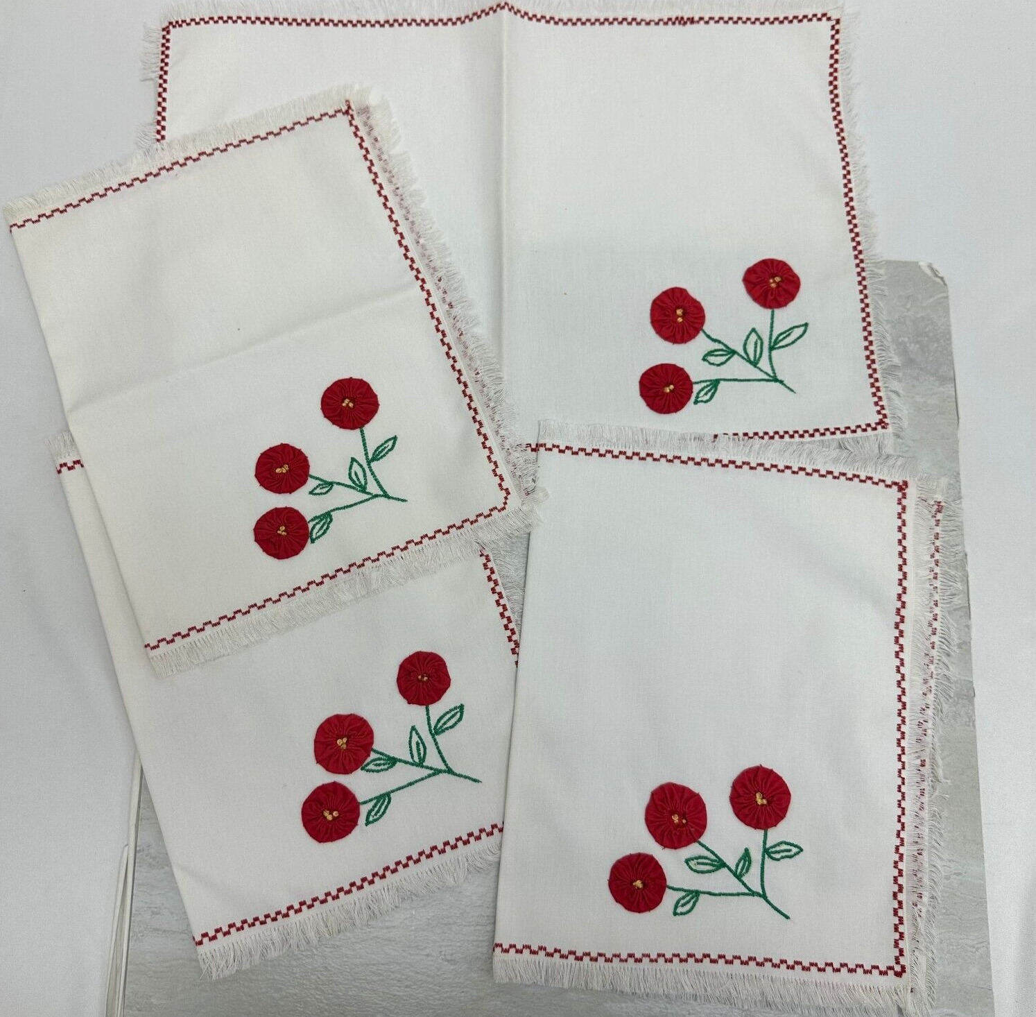 Vintage Set of 4 White Floral Embroidered Placemats Fringe Border