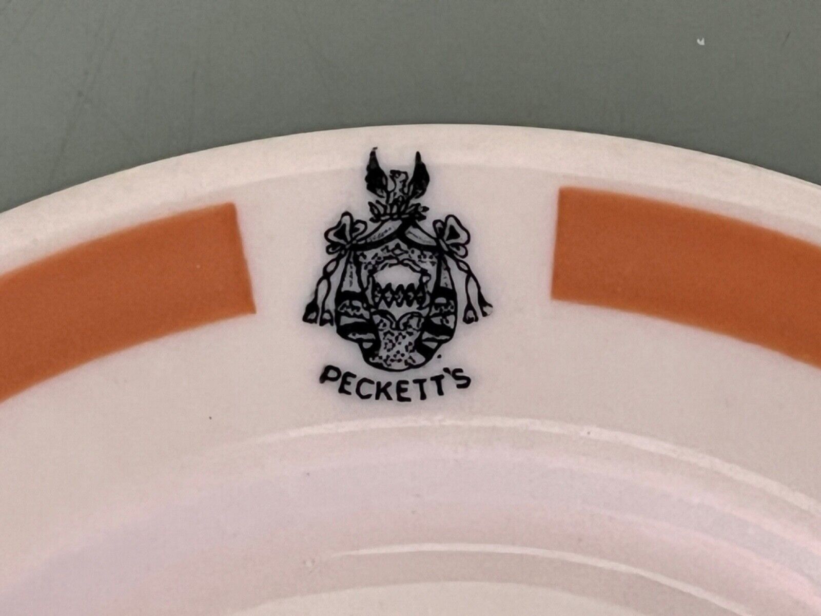 1950s Peckett’s Hotel Franconia NH Family crest 1st Ski School bread plate 6.25”