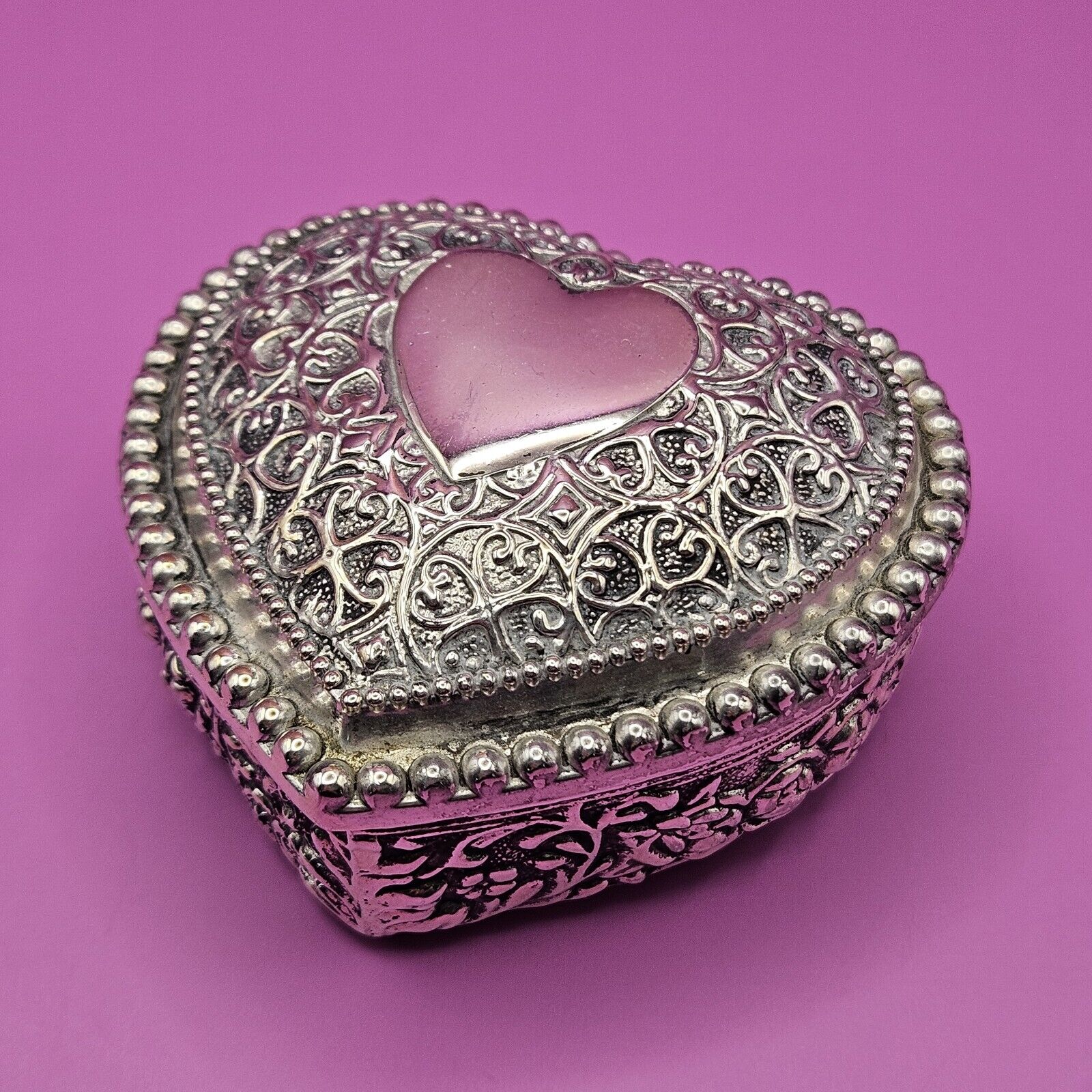 Vintage Silver Tone Lidded Heart Metal Jewelry Box Trinket Box