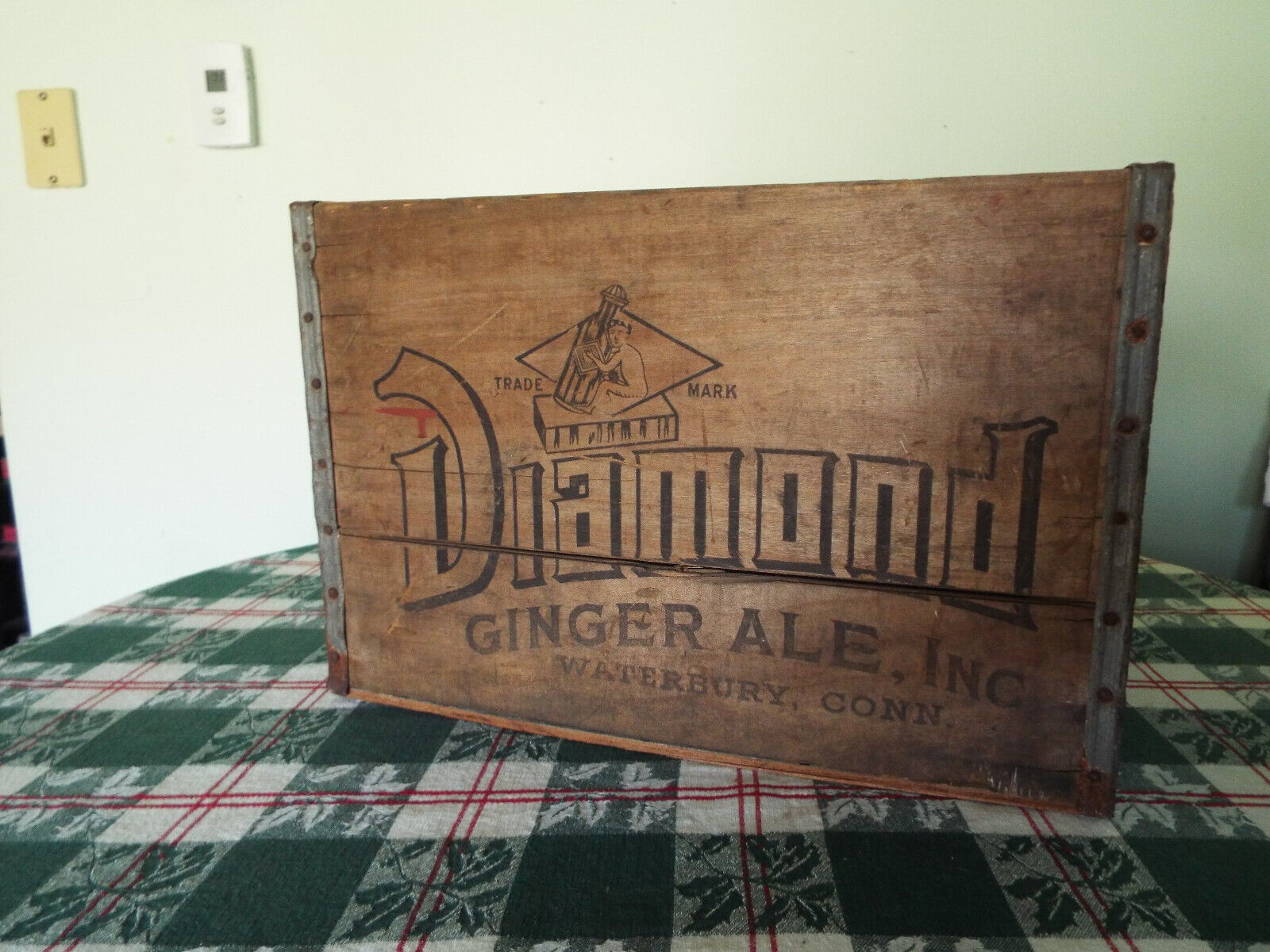 Diamond Ginger Ale Wooden Crate WATERBURY CONNECTICUT Vintage Soda Advertising