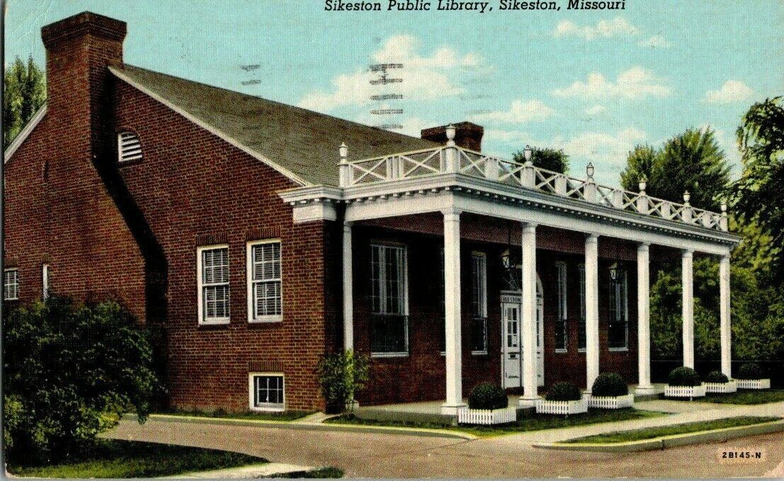 1940'S. SIKESTON, MO. PUBLIC LIBRARY. POSTCARD.
