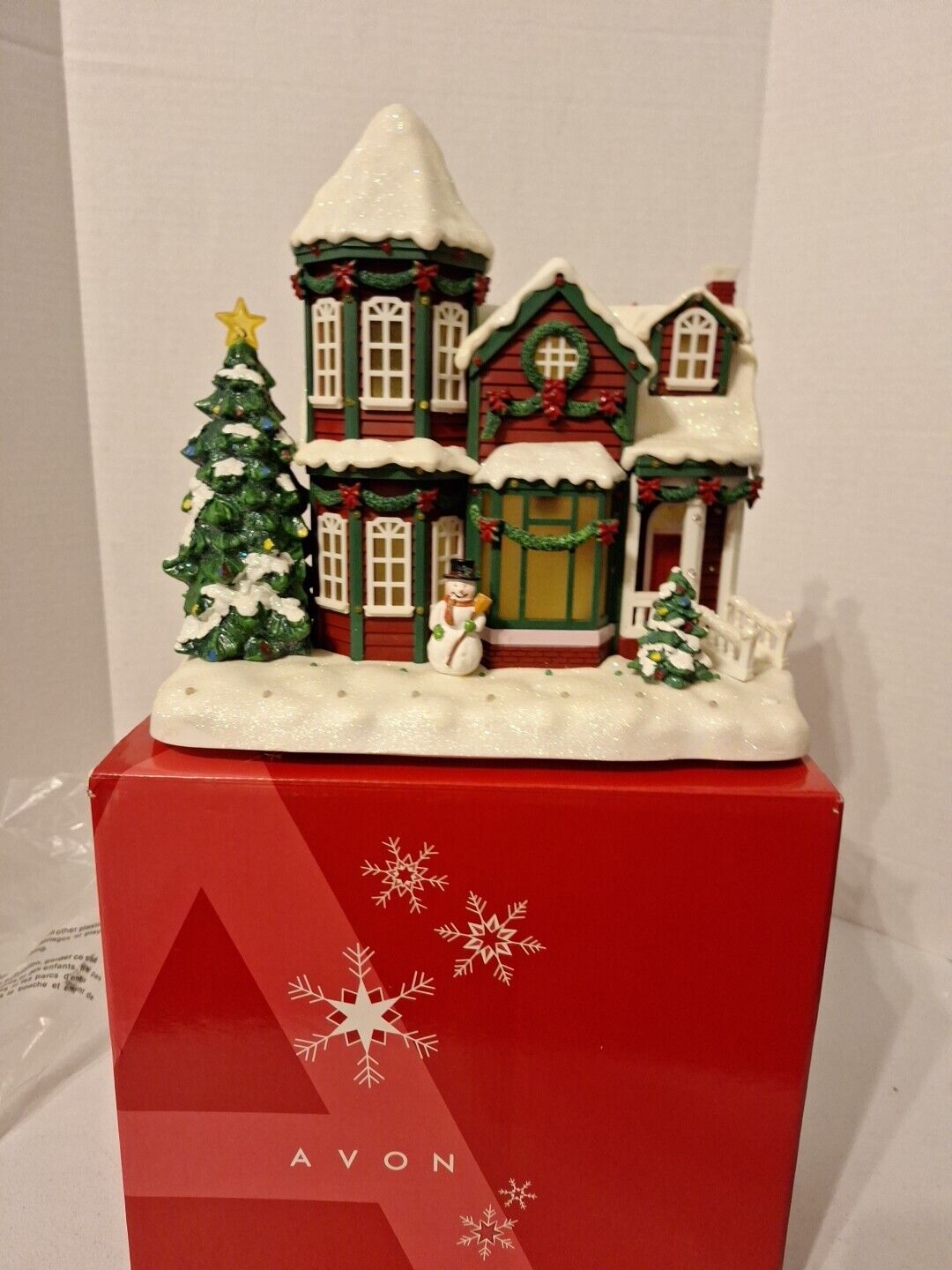 2007 AVON Animated Lights & Music Holiday House - Battery Powered