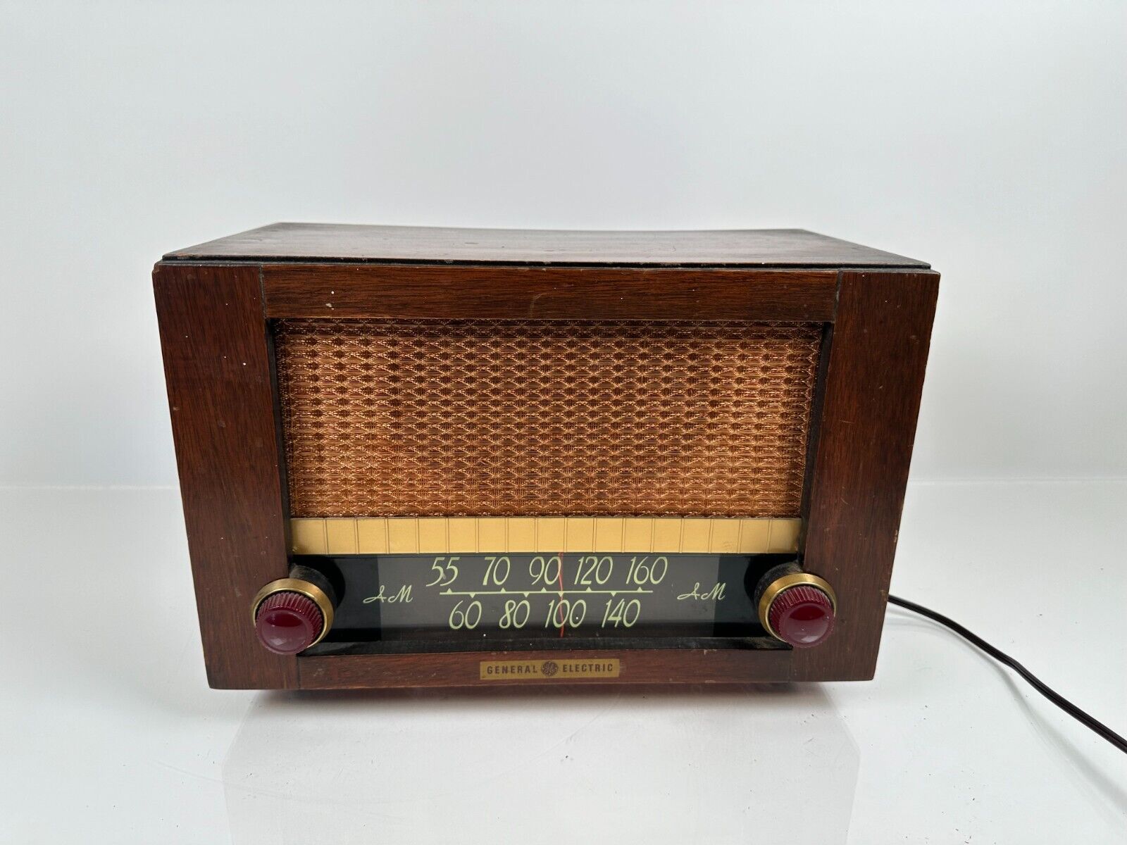 Vintage GE 1951 General Electric Model 410 Tabletop Tube Radio Wooden Case Works