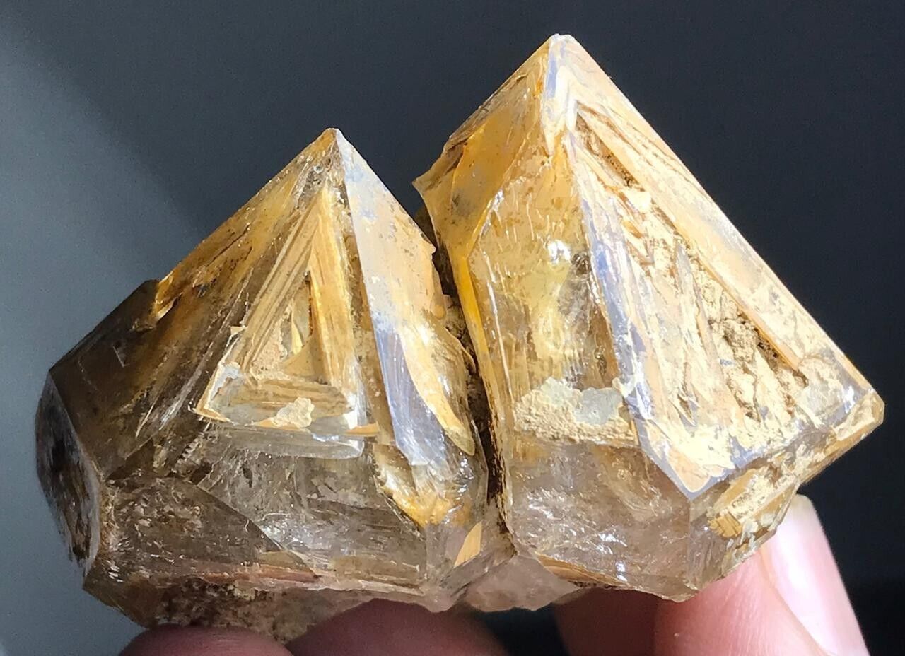 Rare Window Quartz crystal specimen from Pakistan 517 Carats (1)