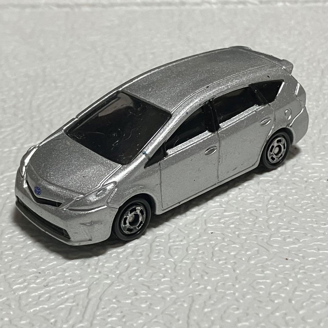 Tomica 86 Toyota Prius Alpha Silver 2  Toy Car