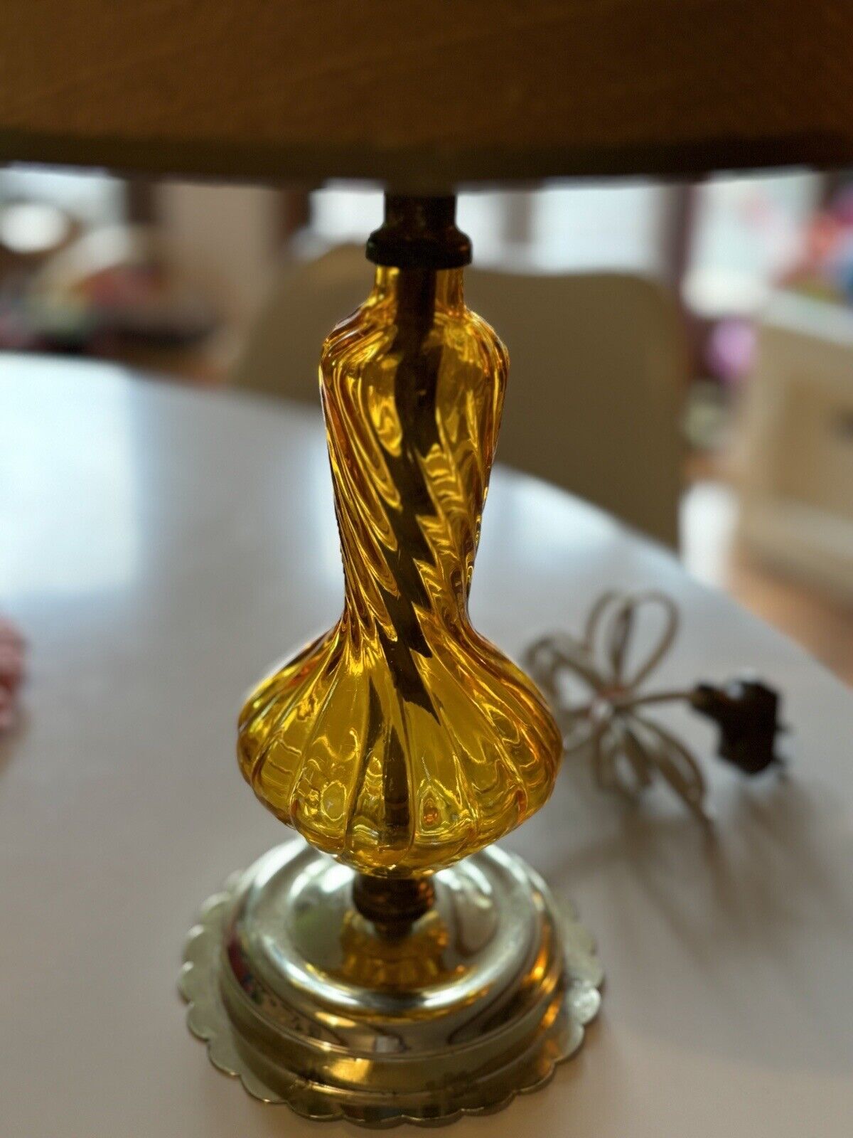 Vtg MCM Boho Twisted Amber Glass 12” Table Lamp Burlap Shade