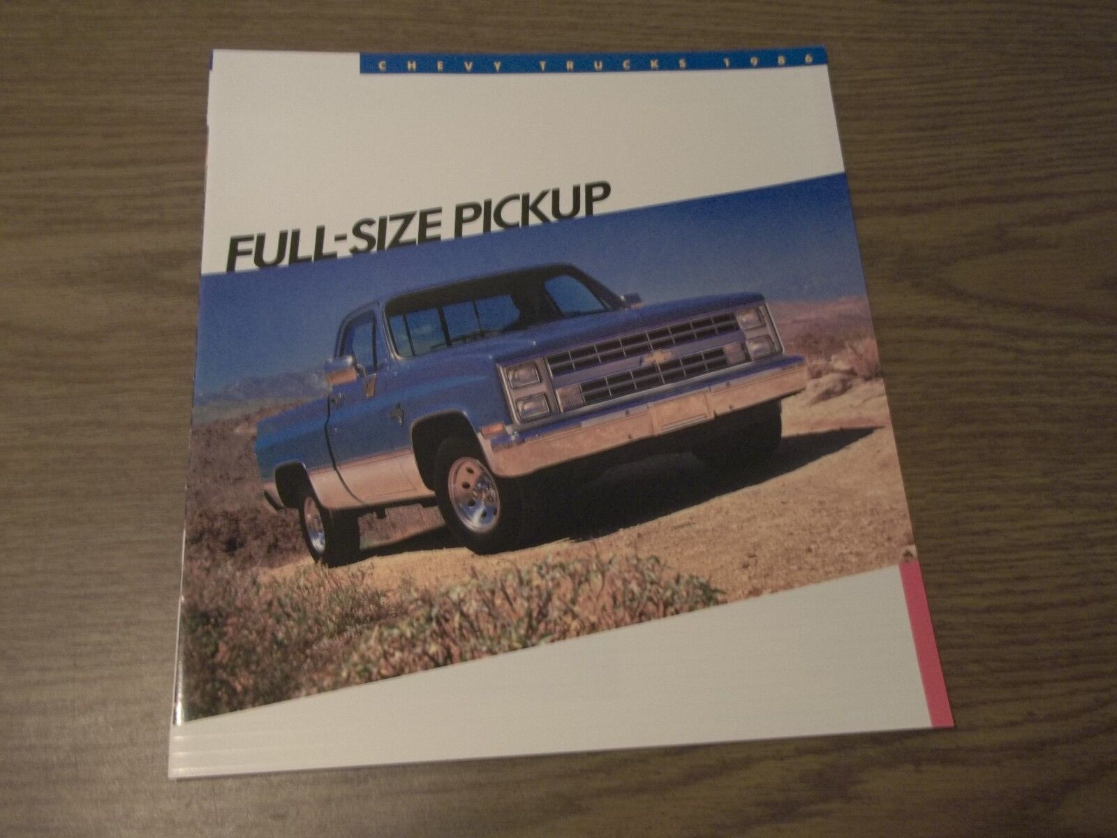 MINT 1986 CHEVROLET CHEVY FULL-SIZE PICKUP 16 PAGE SALES BROCHURE (BOX 260)