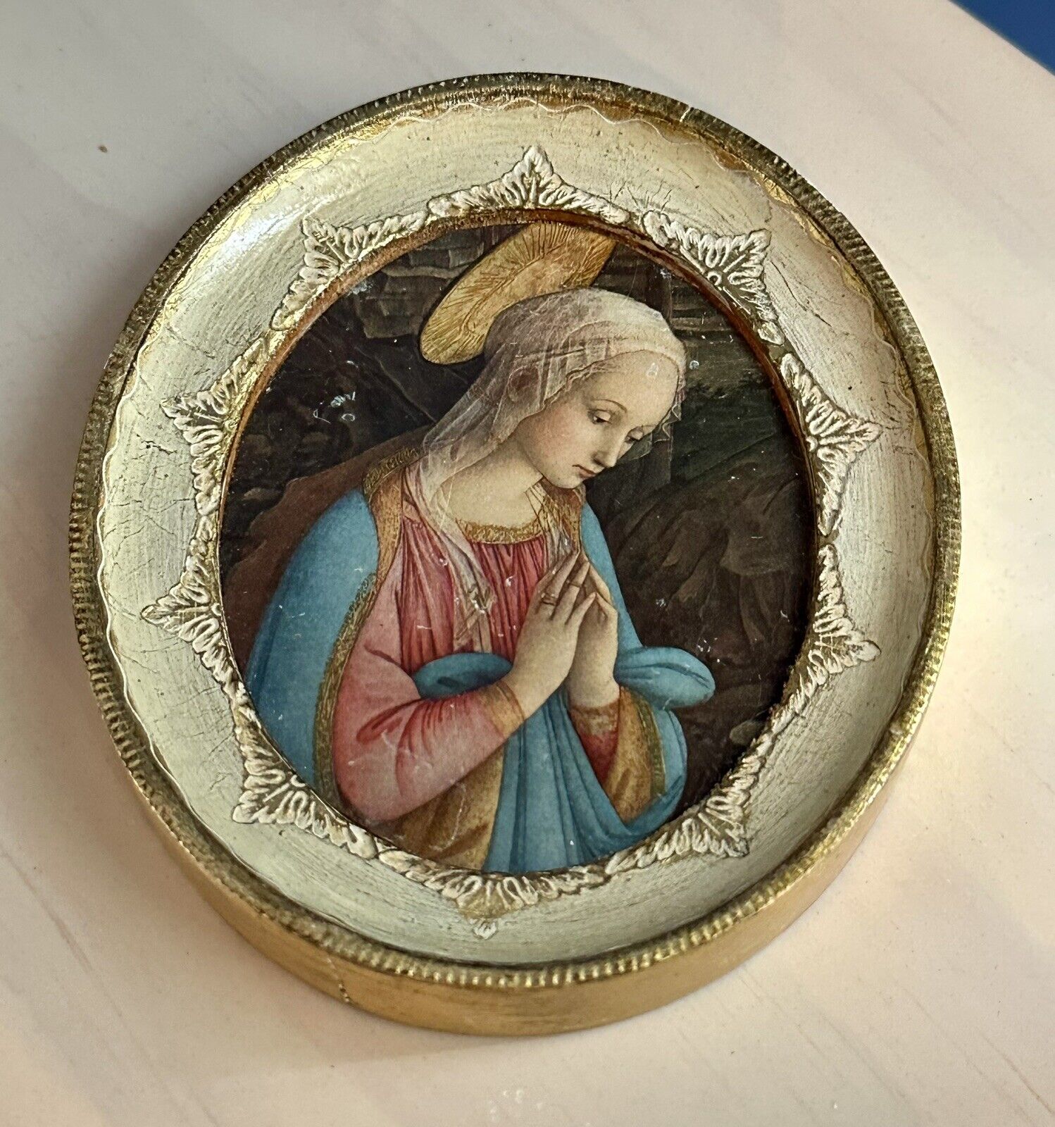 Vintage Italian Florentia Gilt Wood Oval Frame Hand Made Italy Lippet Madonna