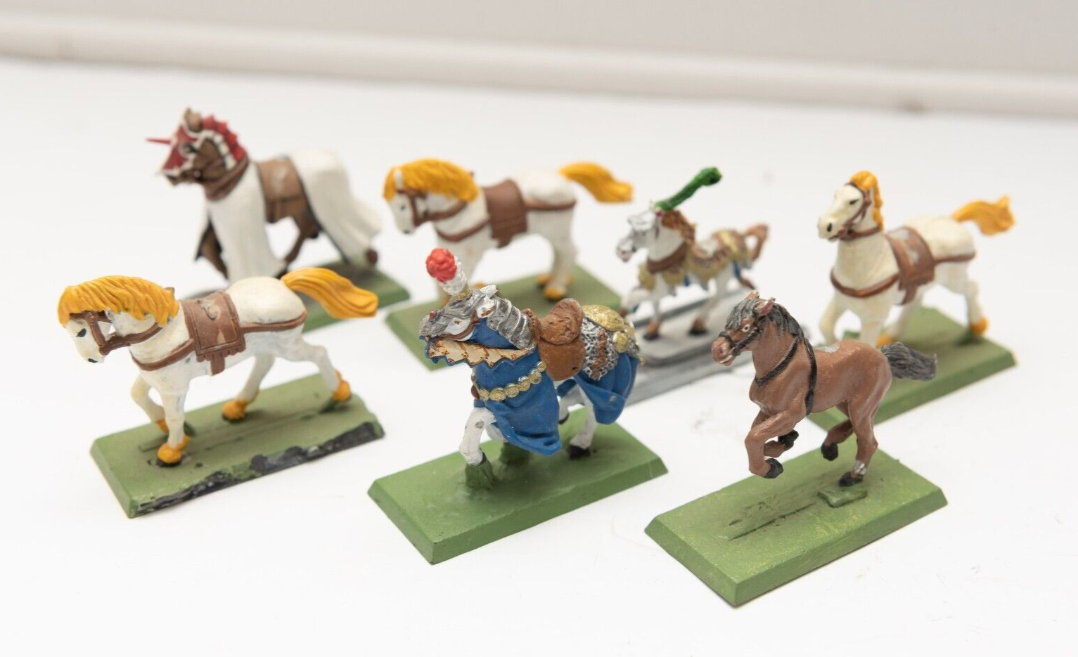 painted miniatures horses on base set