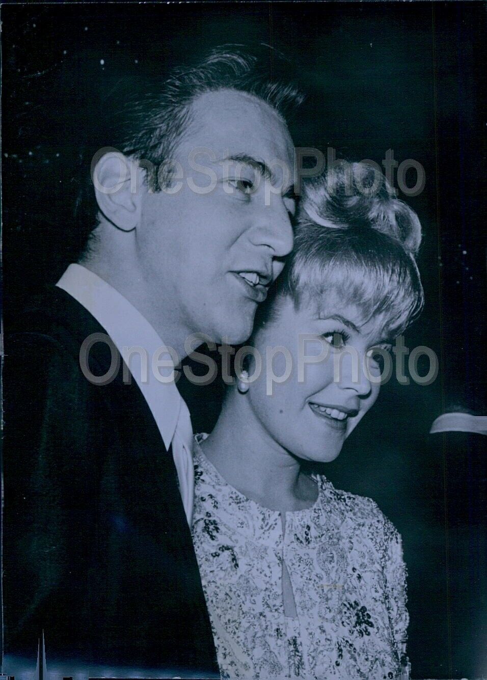 1966 Beautiful SANDRA DEE w/husband Singer Bobby Darin Press Photo