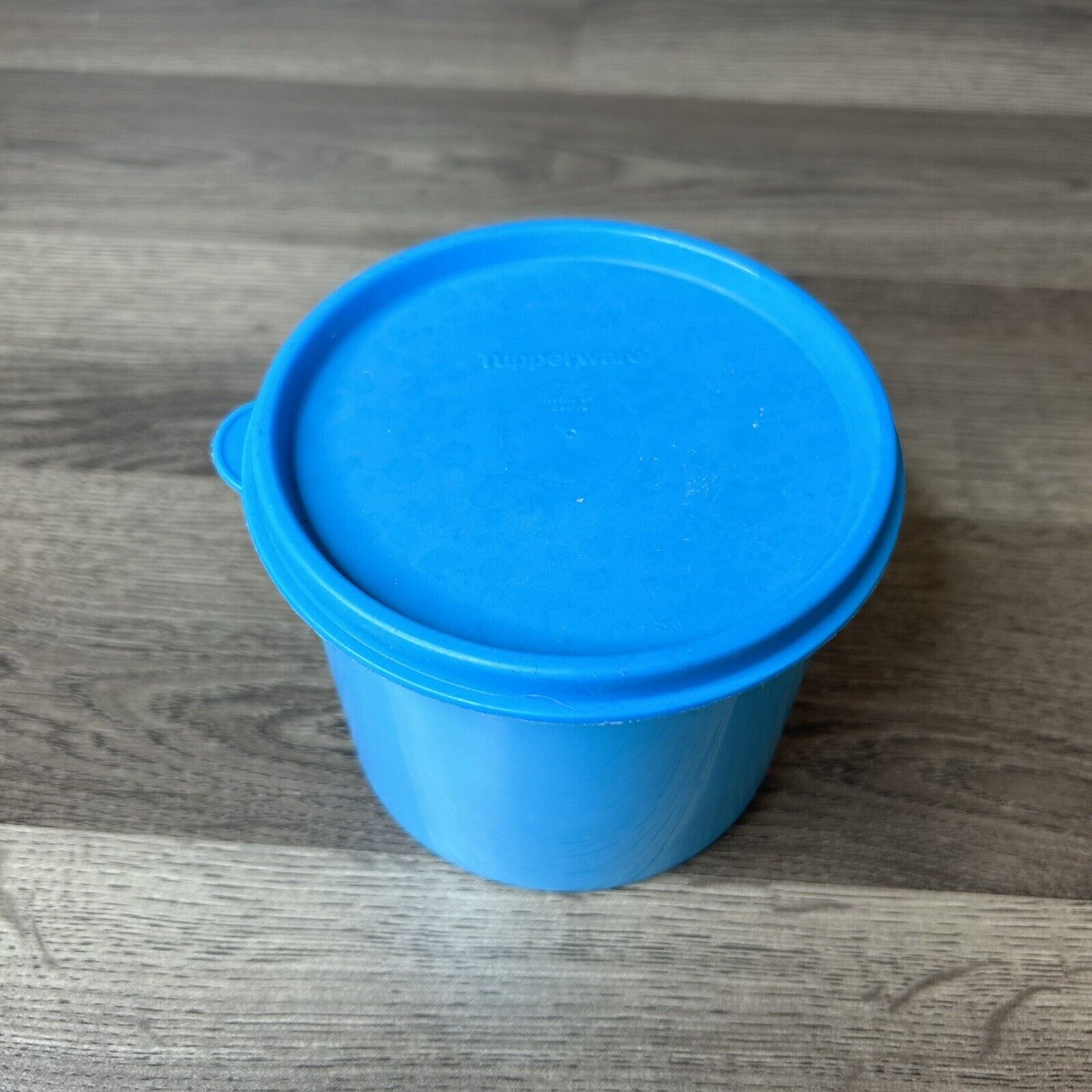 Tupperware Round Blue Container 4623B-2 With Blue Lid