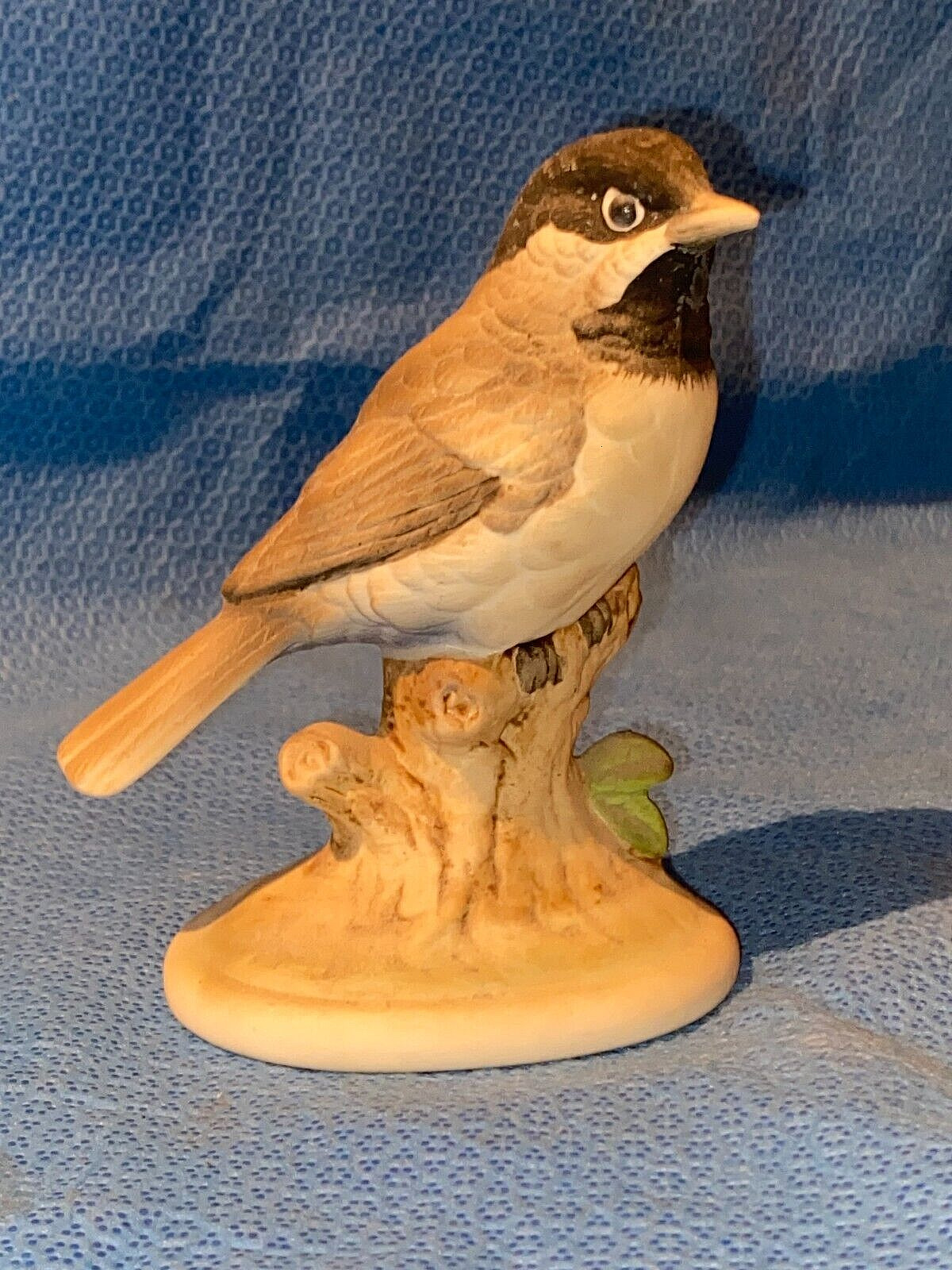 Lefton Porcelain Chickadee Bird Figurine KW6609 Loc B