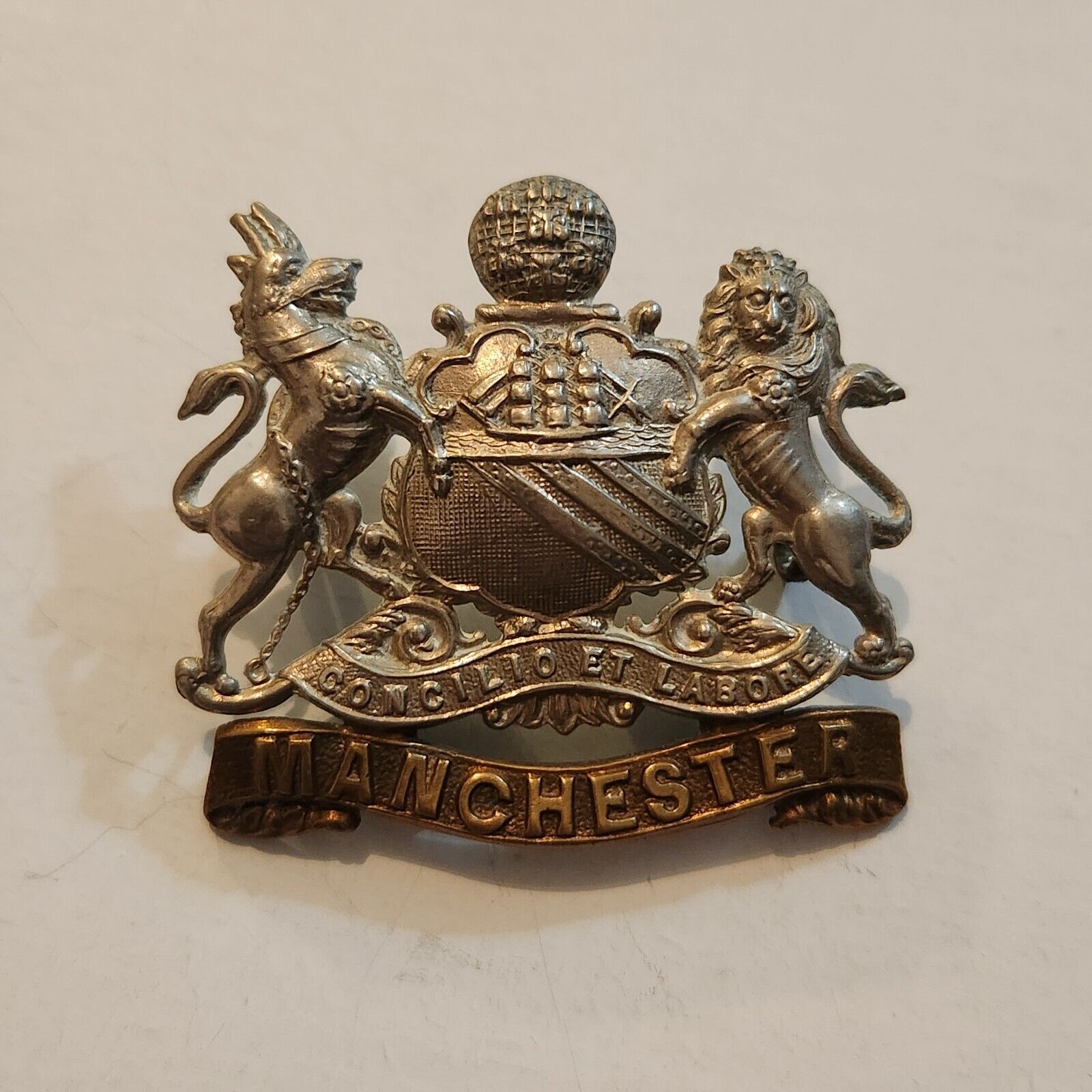 The Manchester Regiment WWI British Cap Badge