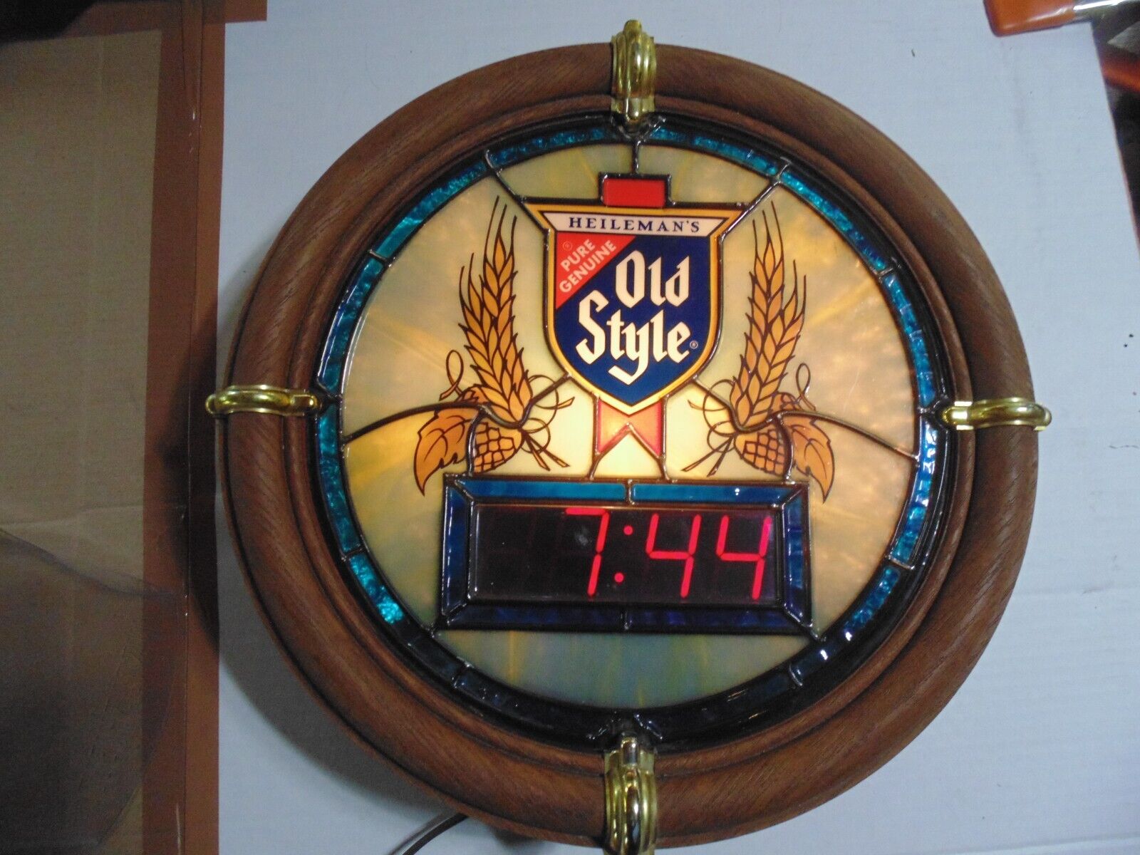 Vintage 1988 Old Style Beer Stained Glass (plastic) Digital Light Up Clock Sign