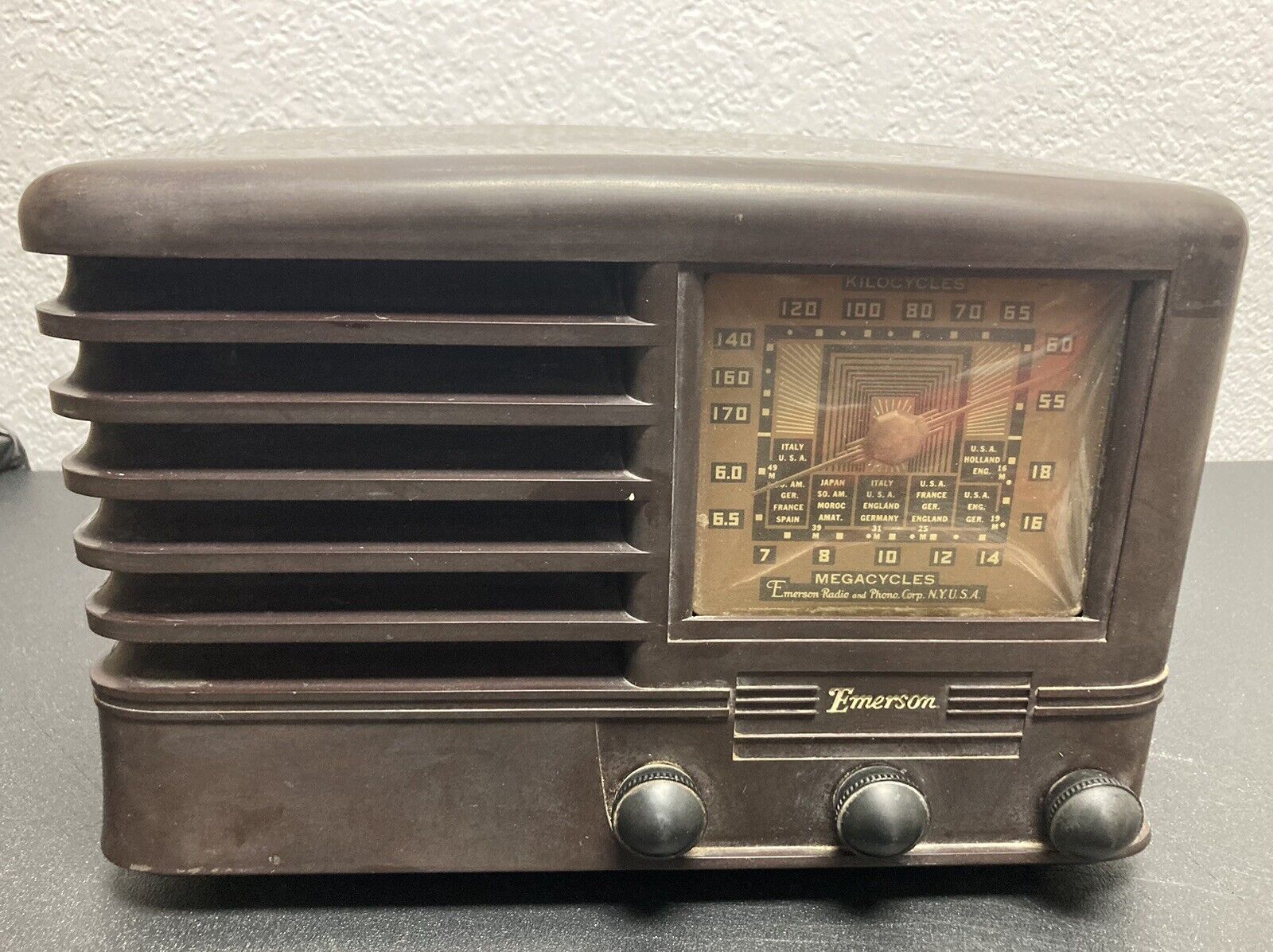 *RARE* Vintage 1920\'s/30\'s Emerson Model CS 268 Table Tube Radio *Turns On*