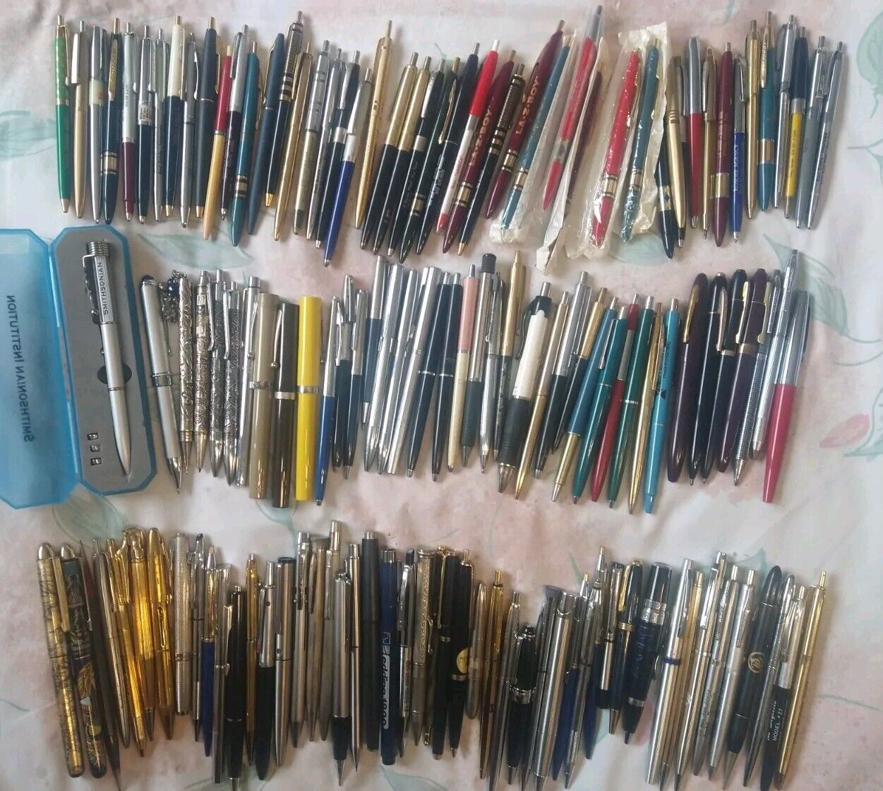 Lot of 146 ballpoint pens, Roller Ball point Pen, Pencils