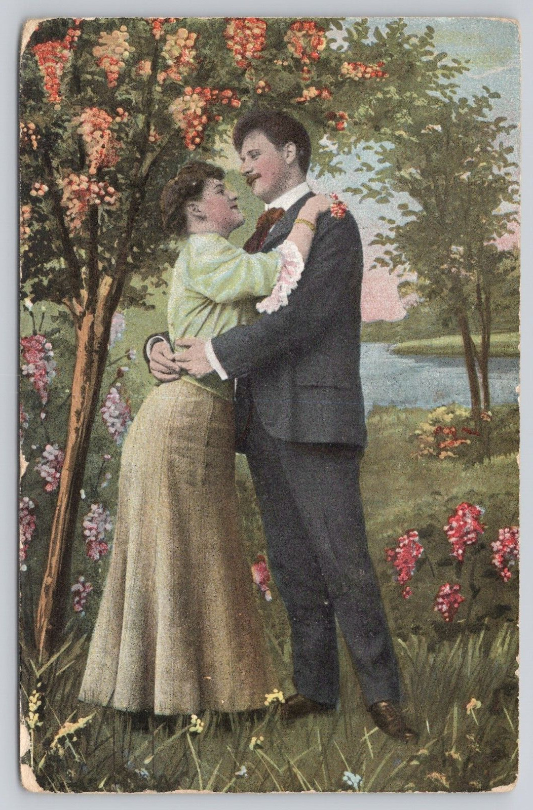 Vtg Post Card Romantic Couple Embracing I216