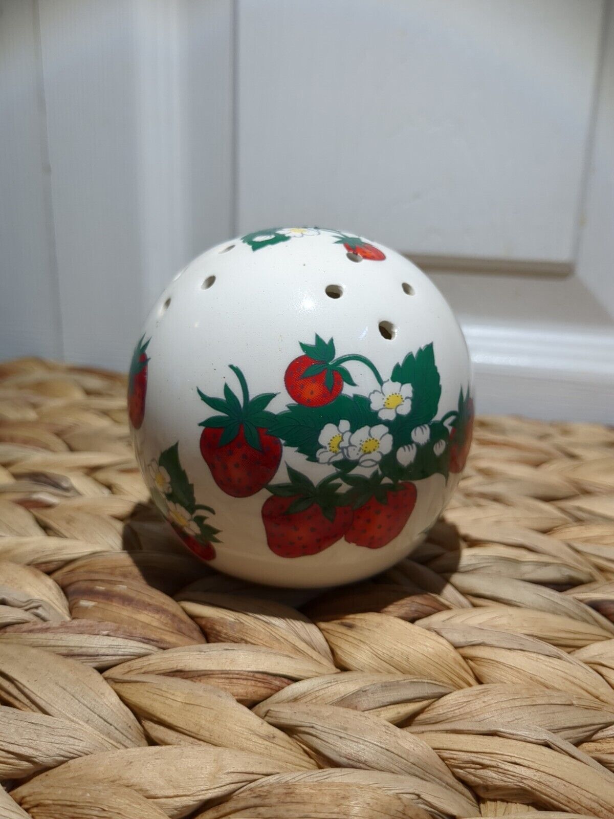 Vintage Potpourri Ornament Strawberries Porcelain Decorative Room Fragrance Ball