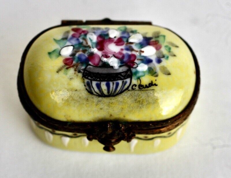 Vintage Limoge Peint Peint Main  Yellow Floral Trinket Box From France