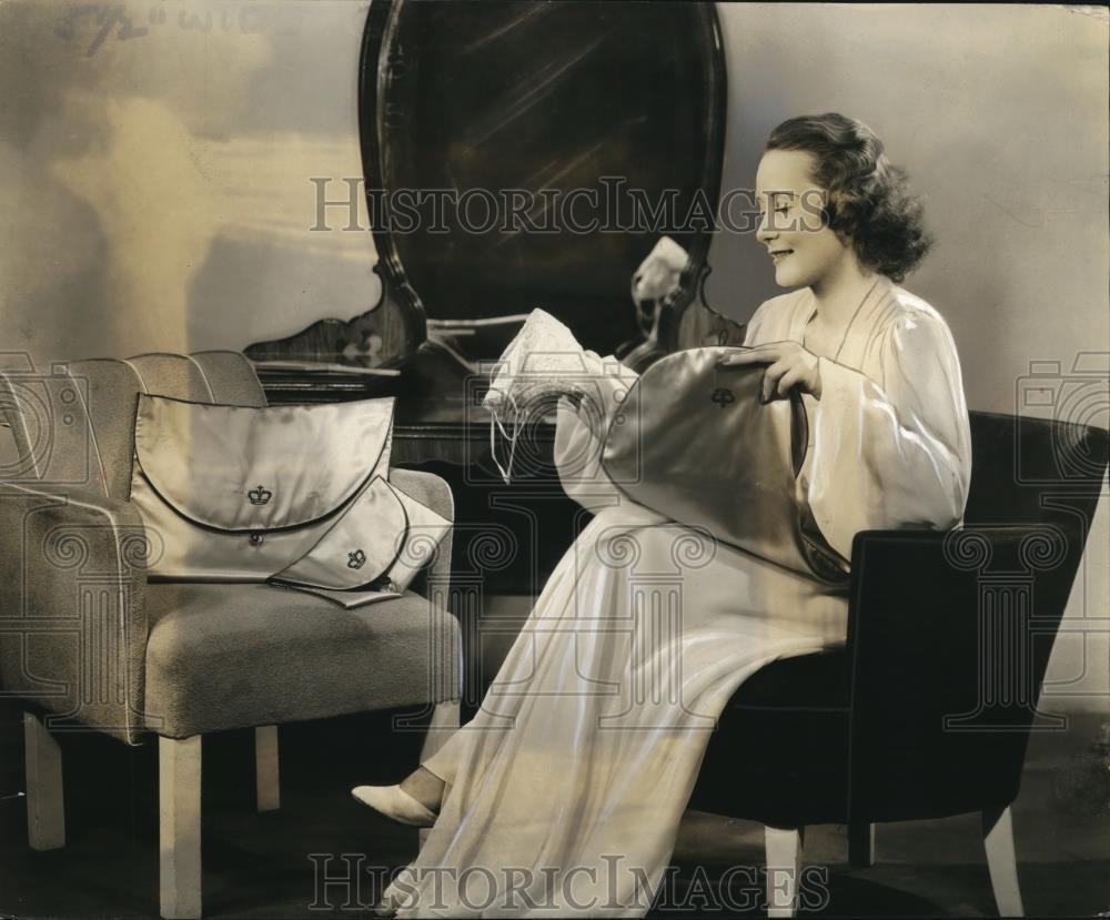 1938 Press Photo New Satin Perfumed Drawer Pads
