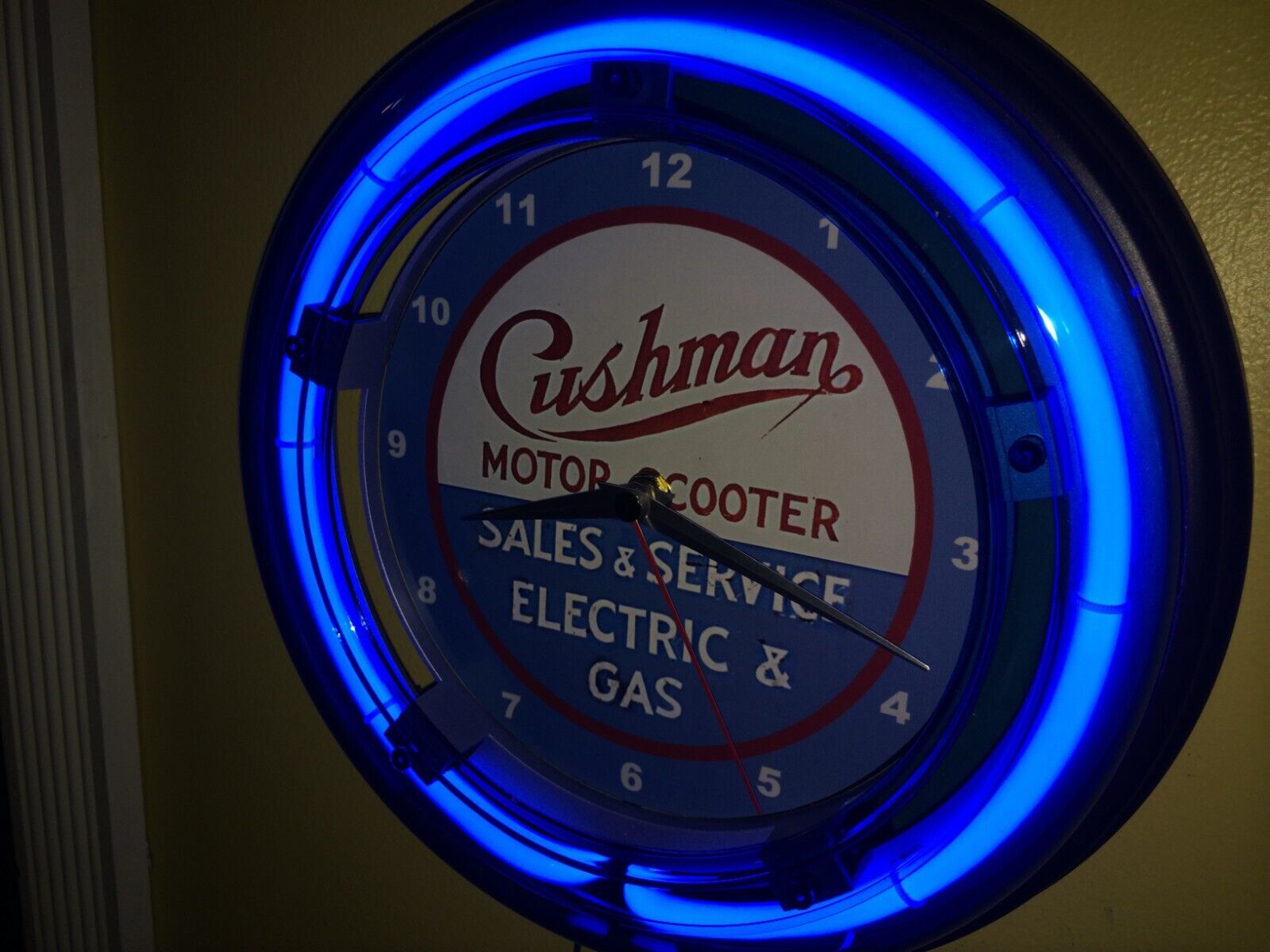 Cushman Motor Scooter Motorcycle Moped Garage Neon Wall Clock Advertising Sign