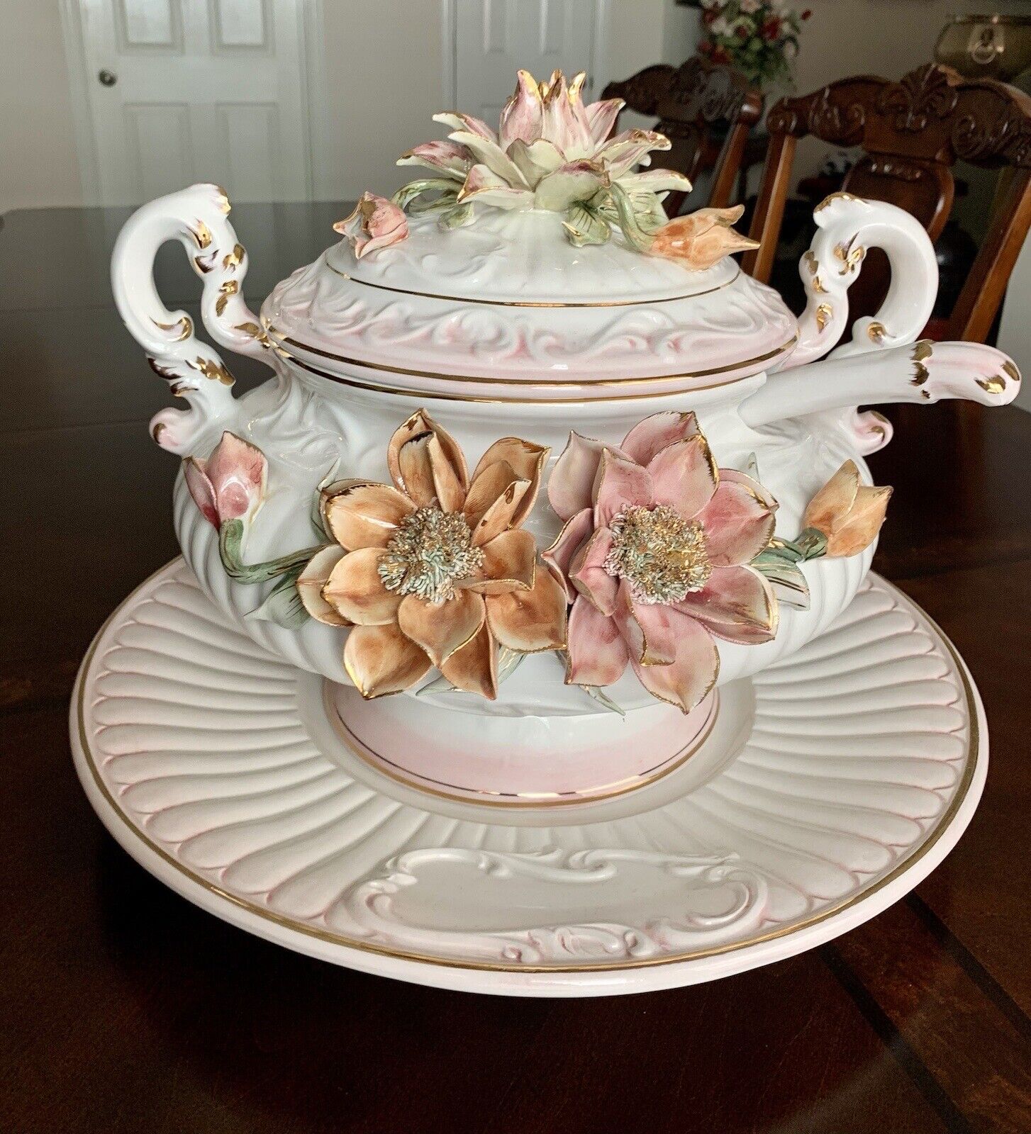 Medieval C.1940s Vintage Floral Large Capodimonte Soup Tureen Made in Italy