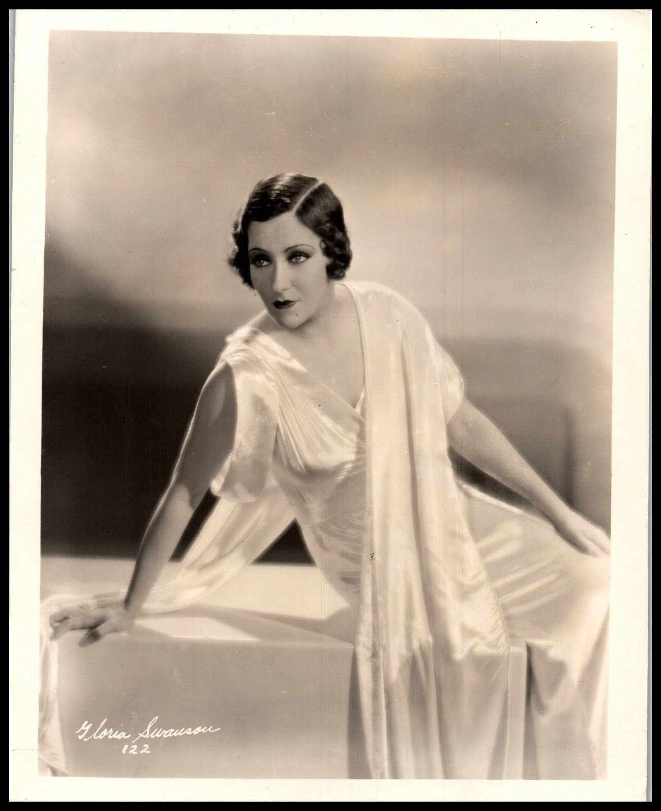 HOLLYWOOD BEAUTY GLORIA SWANSON STUNNING PORTRAIT 1930s STYLISH POSE Photo 734