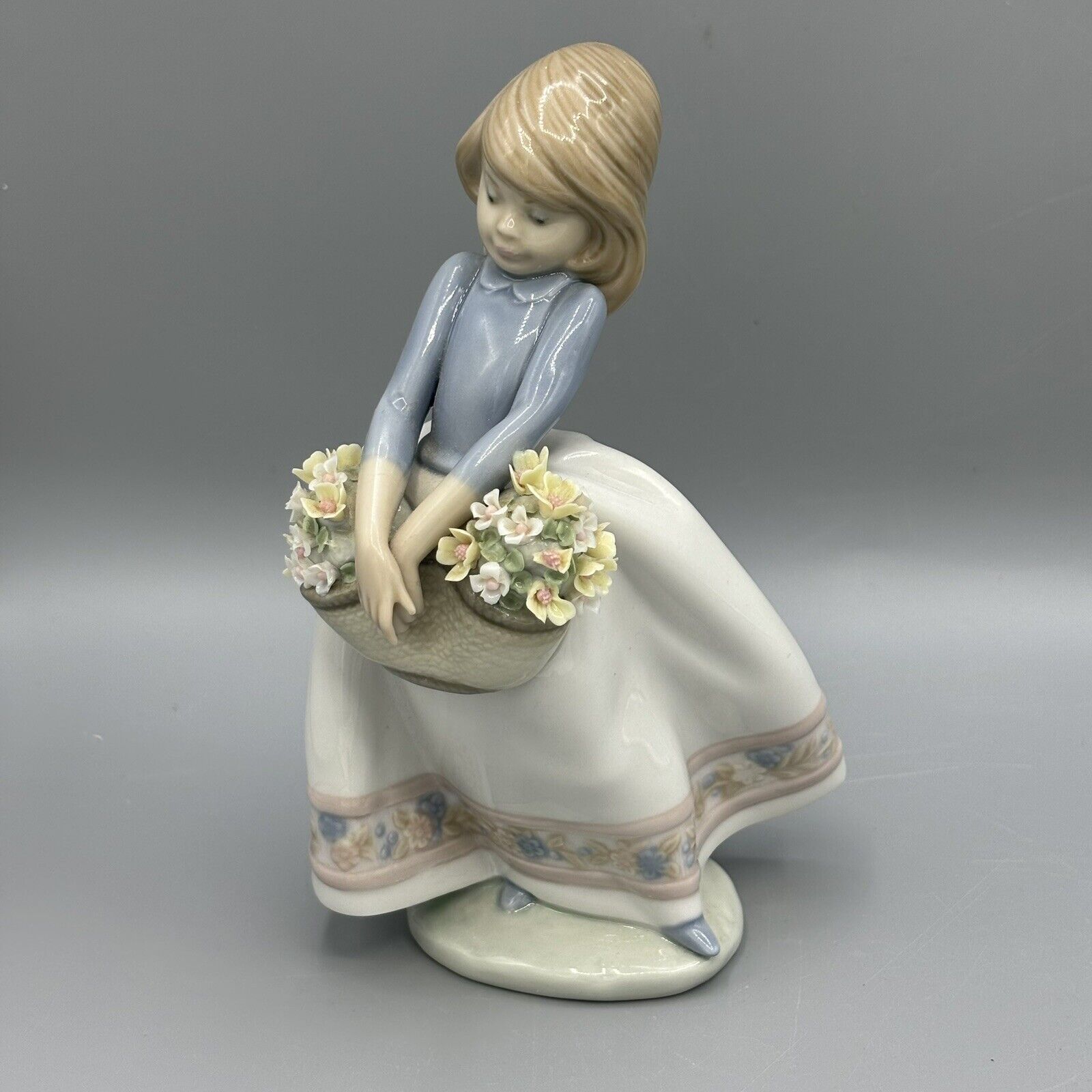 LLADRO Girl 5467 May Flowers Retired  No Box PLEASE READ 6.5” Adorable