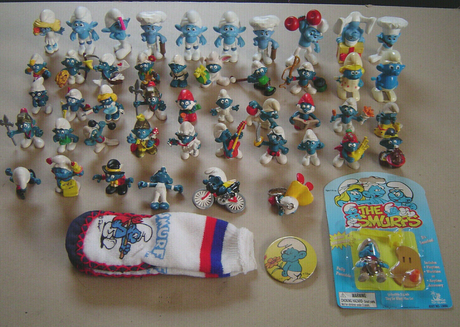 Vintage Smurf Lot 38 Old 15 New 1 Key Chain 2 Wind-Up 1 Pair of Socks Button