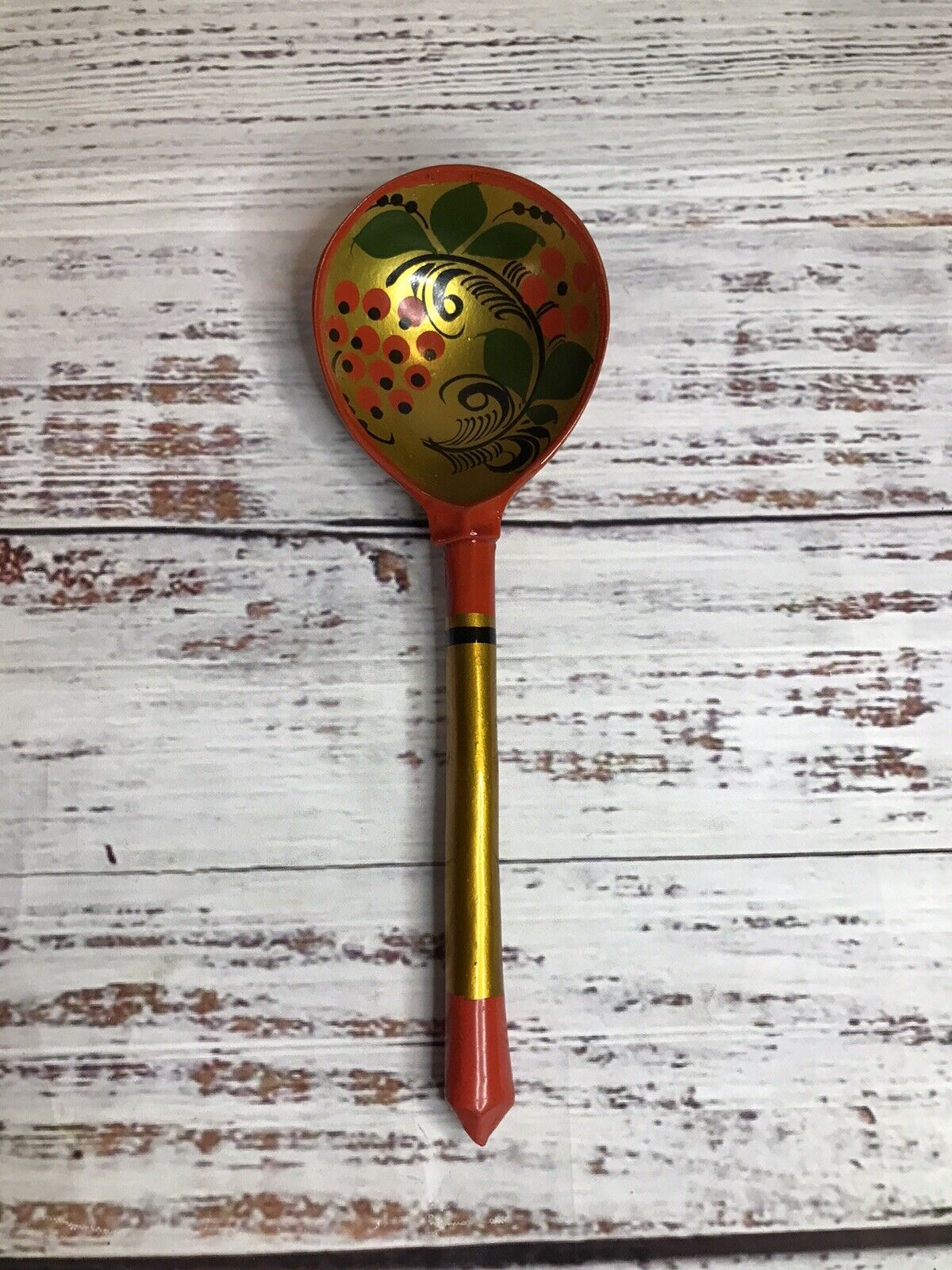 VINTAGE RUSSIAN KHOKHLOMA LACQUERWARE SPOON RED AND GOLD WITH RED BERRIES