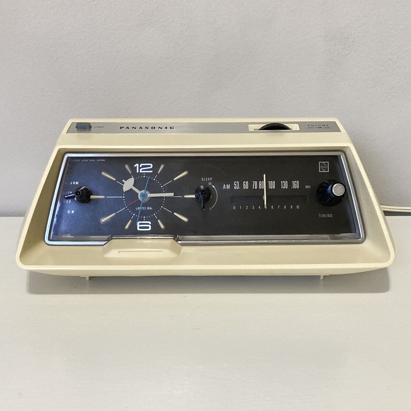 Vintage Panasonic RC-1119 Analog Clock Radio AM Alarm Read Desc