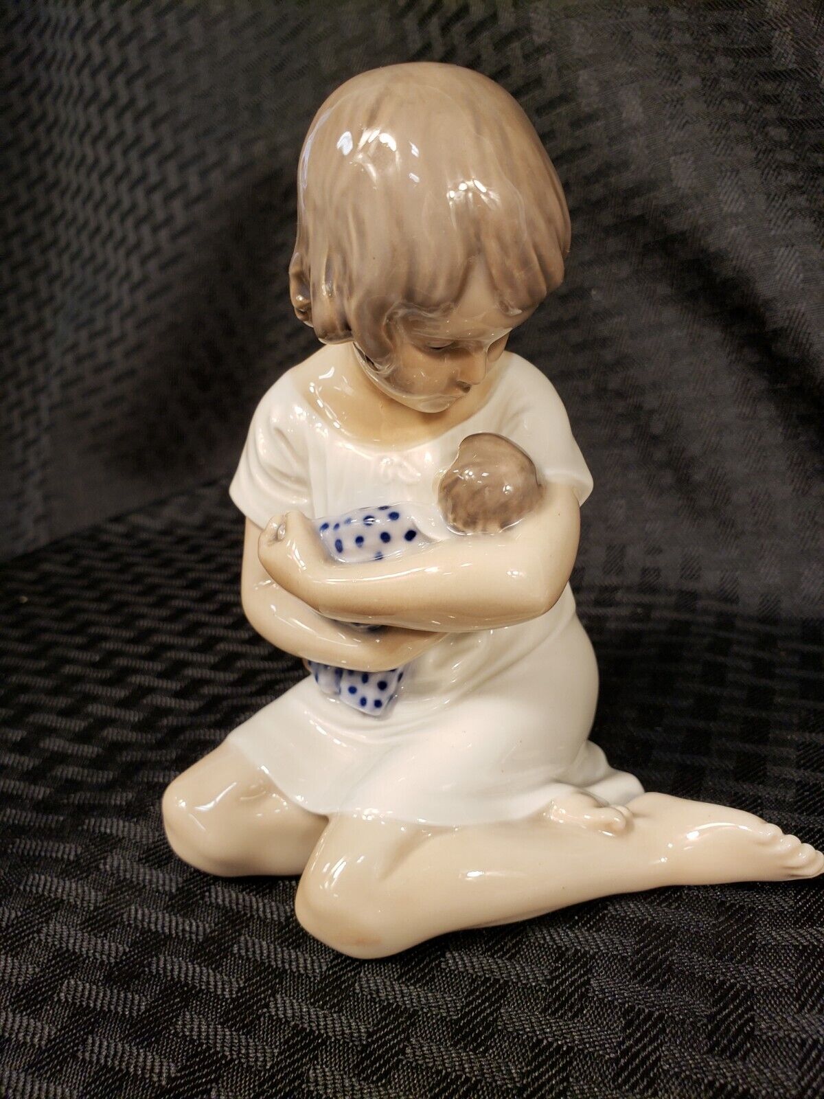 VINTAGE ROYAL COPENHAGEN GIRL WITH BABY DOLL - EXCELLENT PREOWNED CONDITION