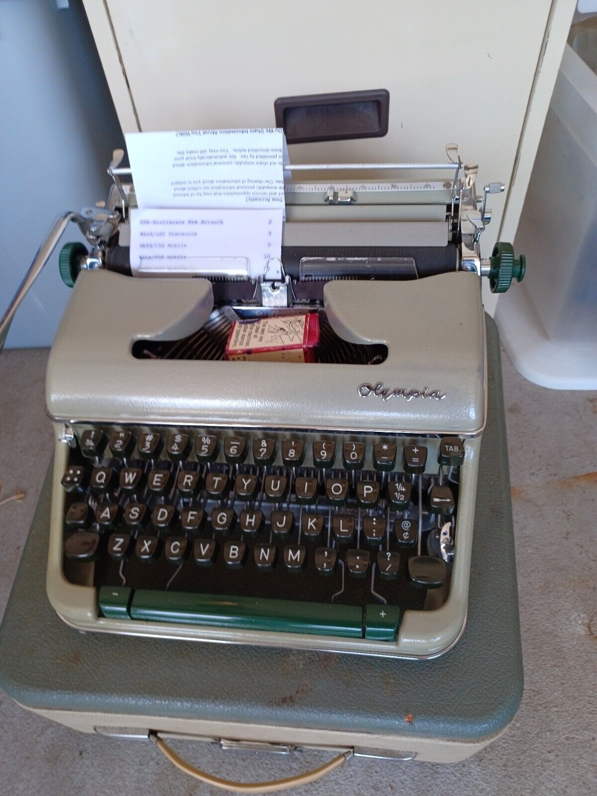 Vintage 1950\'s Royal Olympia with case