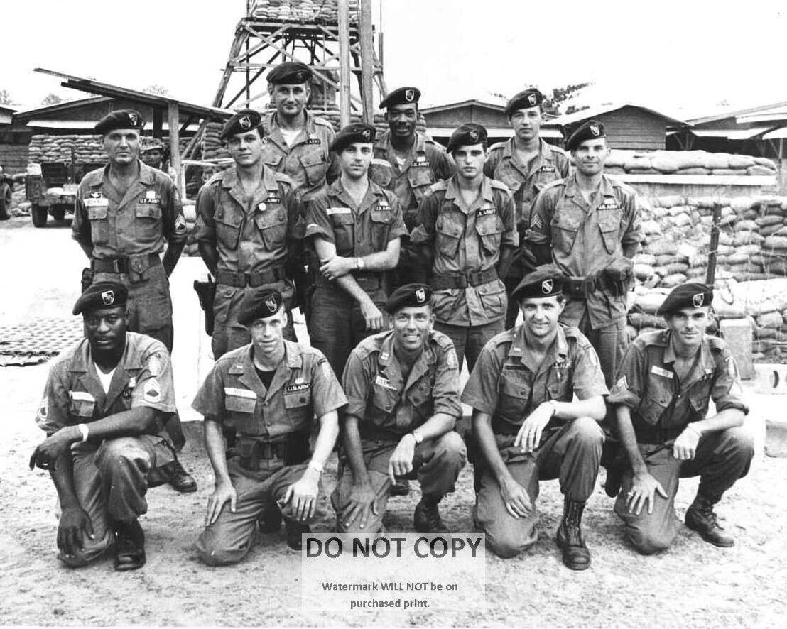 5TH SPECIAL FORCES GROUP VIETNAM WAR U.S. ARMY GREEN BERETS - 8X10 PHOTO (YW010)