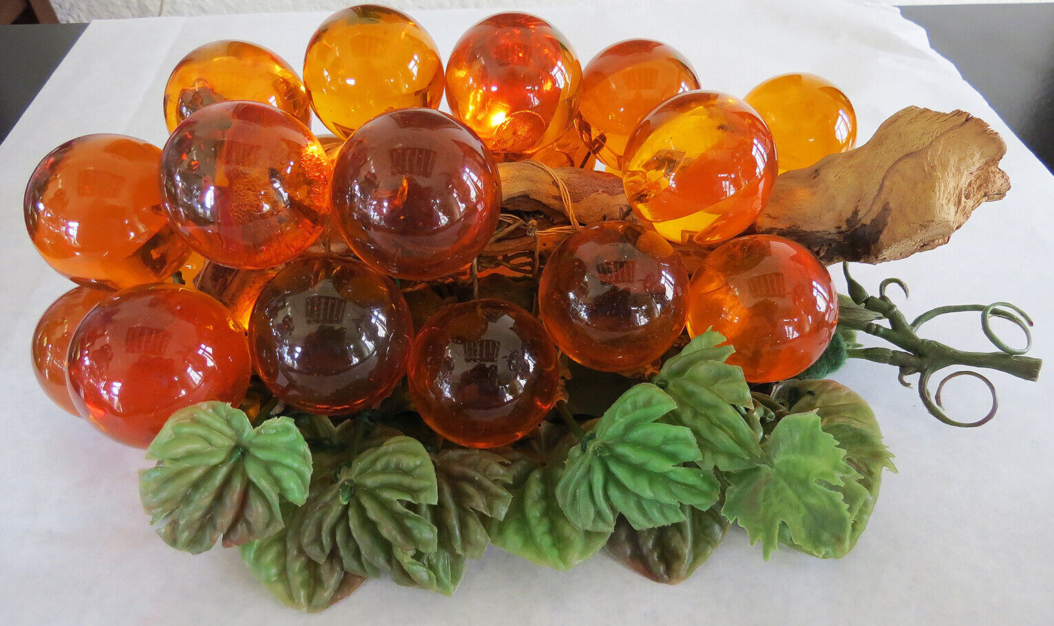  Vtg Amber Orange Lucite Acrylic Grape Cluster Leaves Drift Wood Table Art MSM